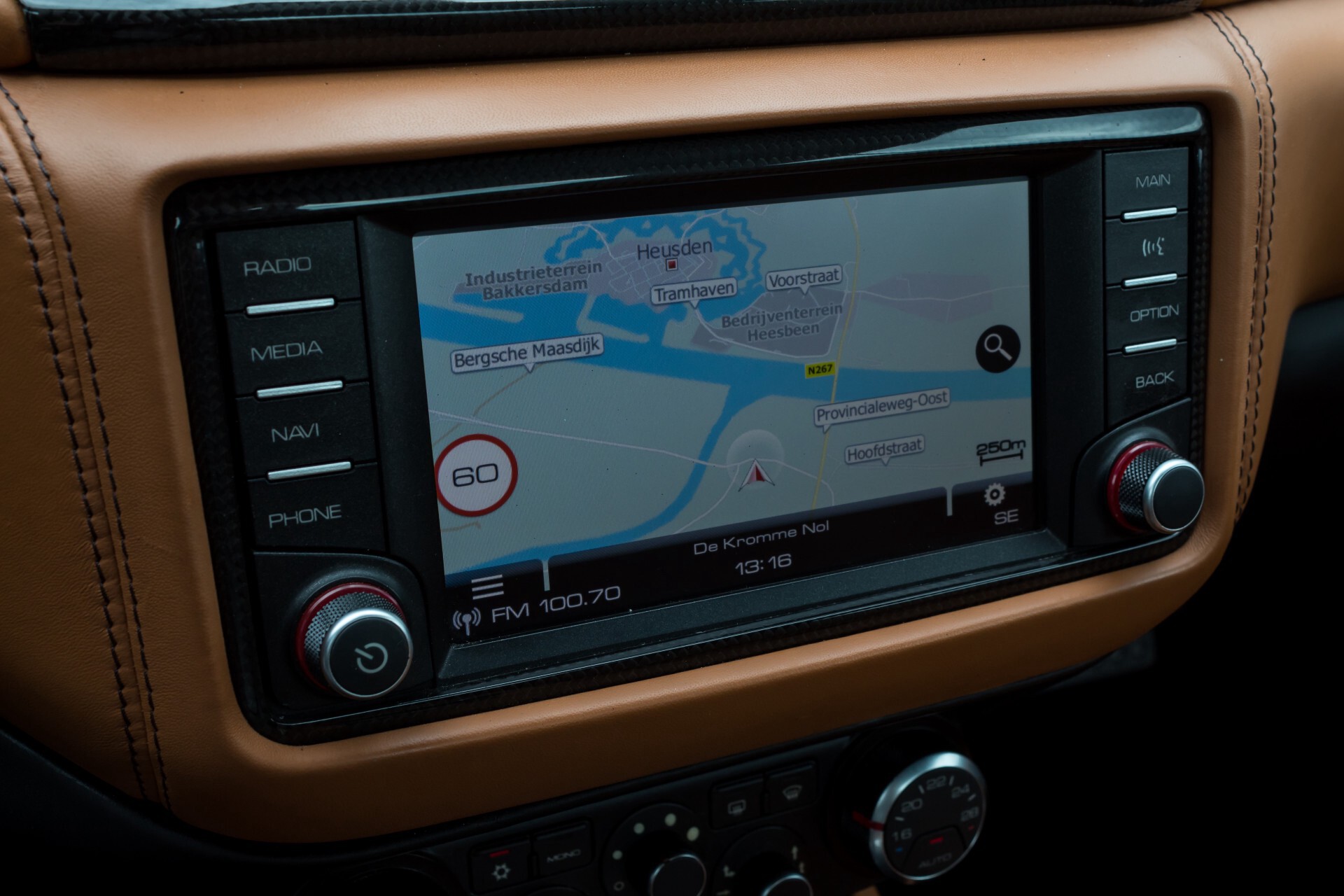 Ferrari California 3.9 T Full Carbon Nieuwprijs: €284081 Foto 16