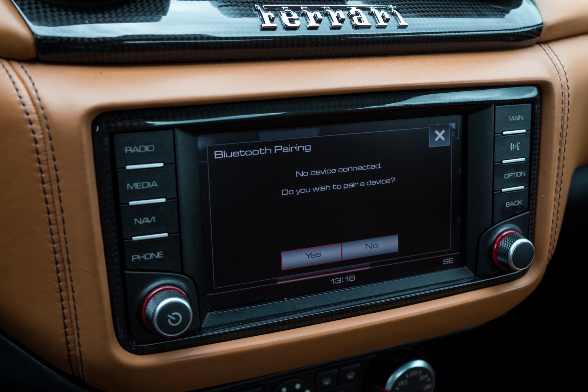 Ferrari California 3.9 T Full Carbon Nieuwprijs: €284081 Foto 20