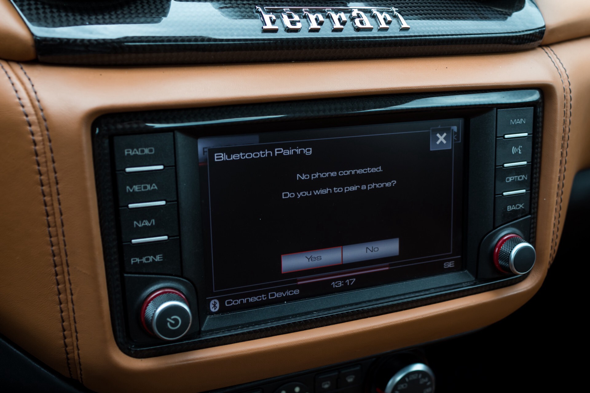 Ferrari California 3.9 T Full Carbon Nieuwprijs: €284081 Foto 22