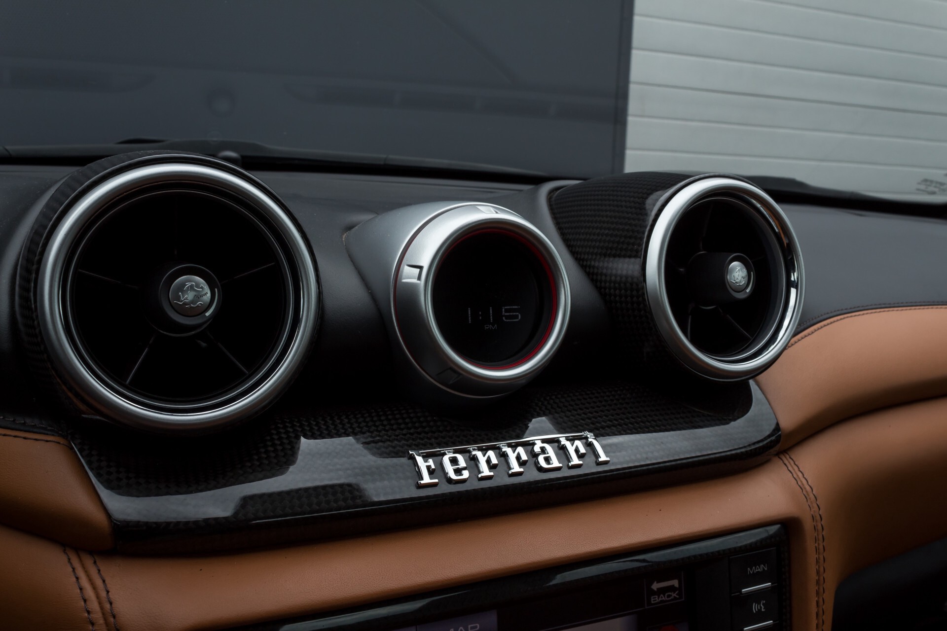 Ferrari California 3.9 T Full Carbon Nieuwprijs: €284081 Foto 23