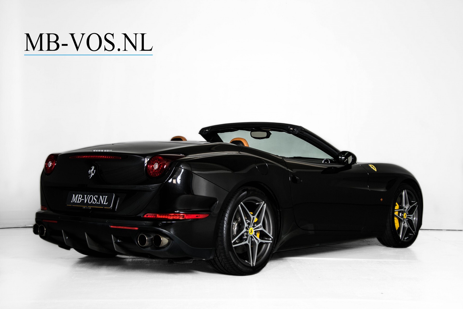 Ferrari California 3.9 T Full Carbon Nieuwprijs: €284081 Foto 3