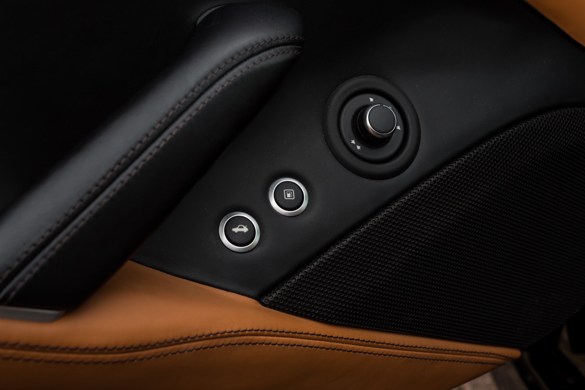 Ferrari California 3.9 T Full Carbon Nieuwprijs: €284081 Foto 34