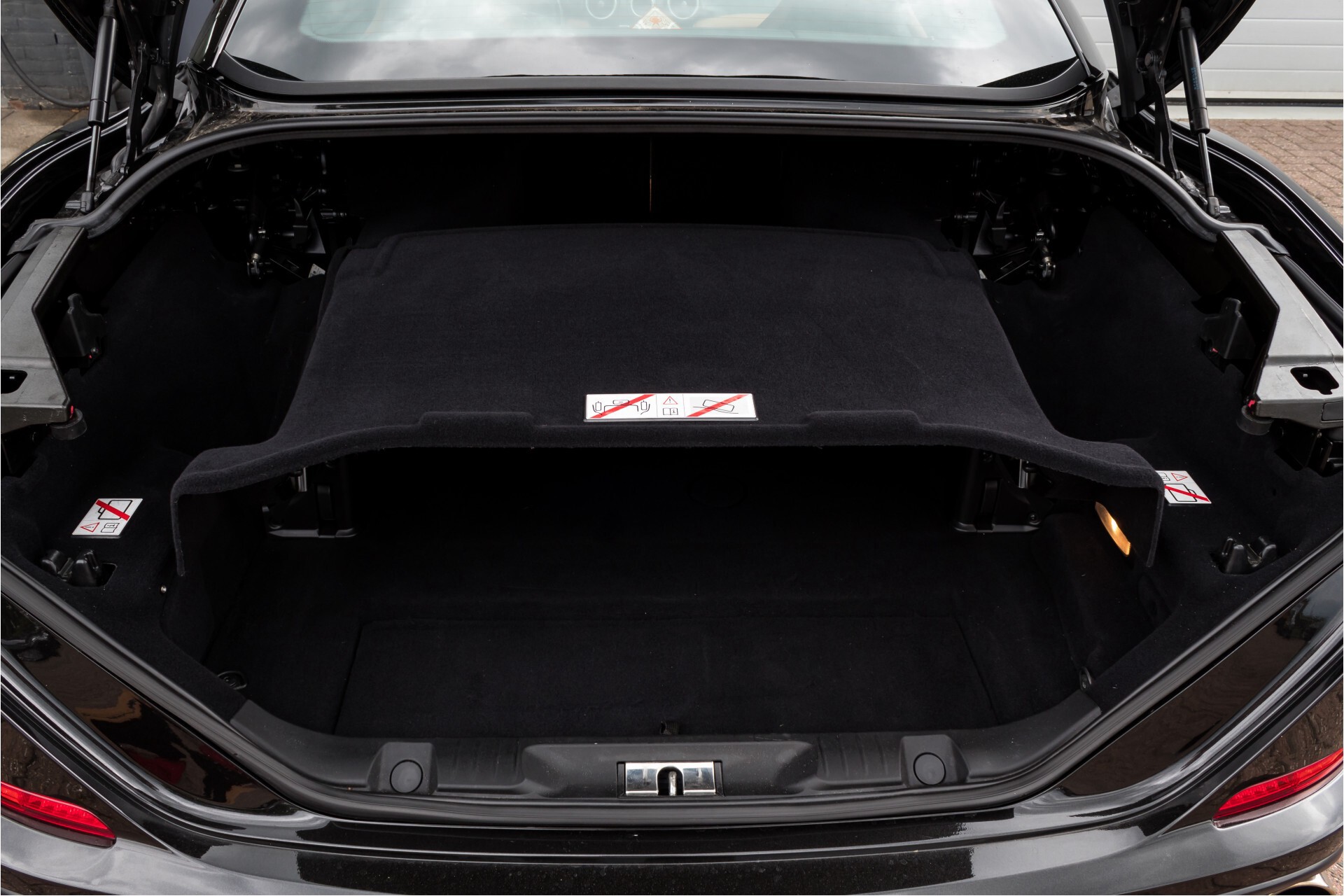 Ferrari California 3.9 T Full Carbon Nieuwprijs: €284081 Foto 49