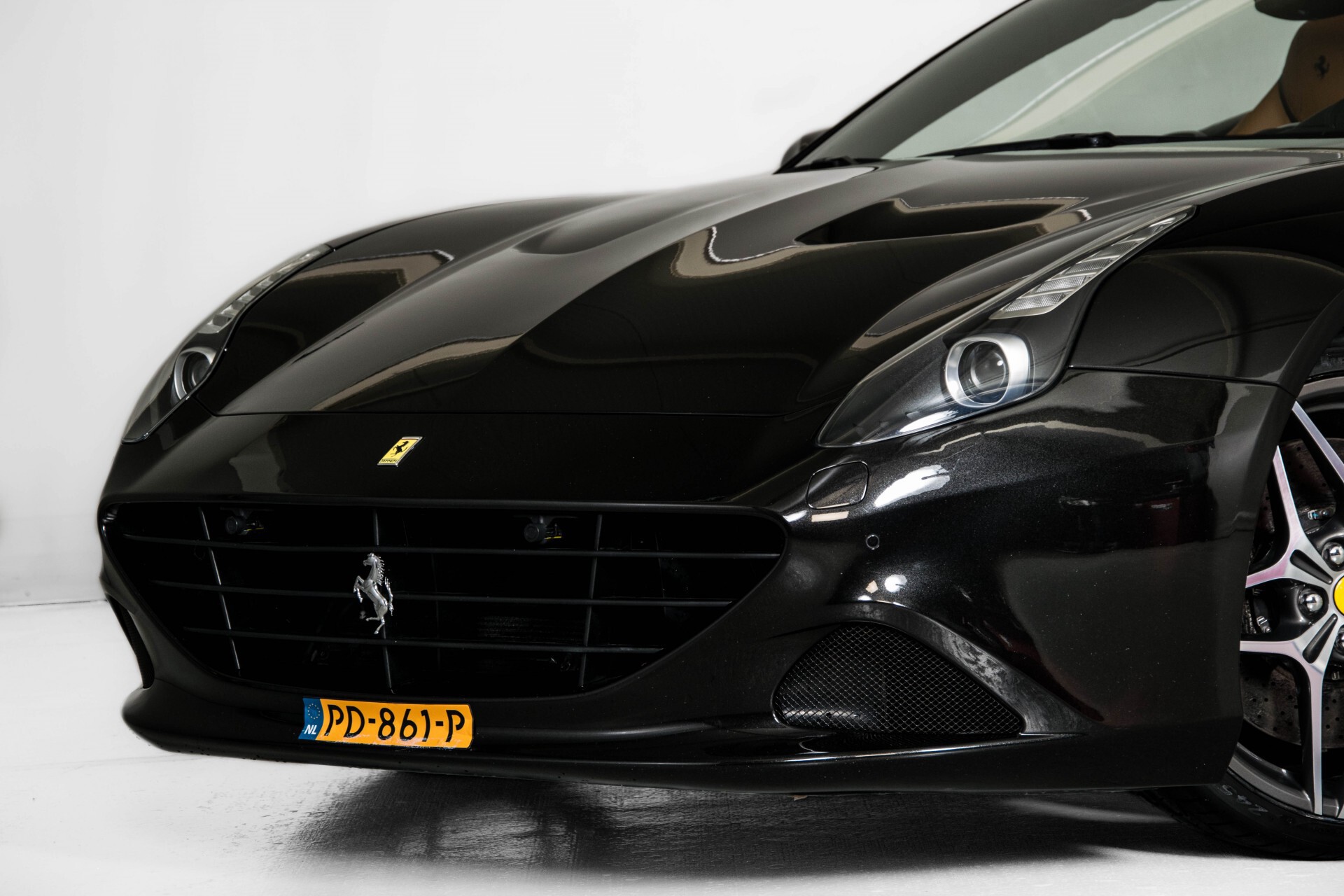 Ferrari California 3.9 T Full Carbon Nieuwprijs: €284081 Foto 51