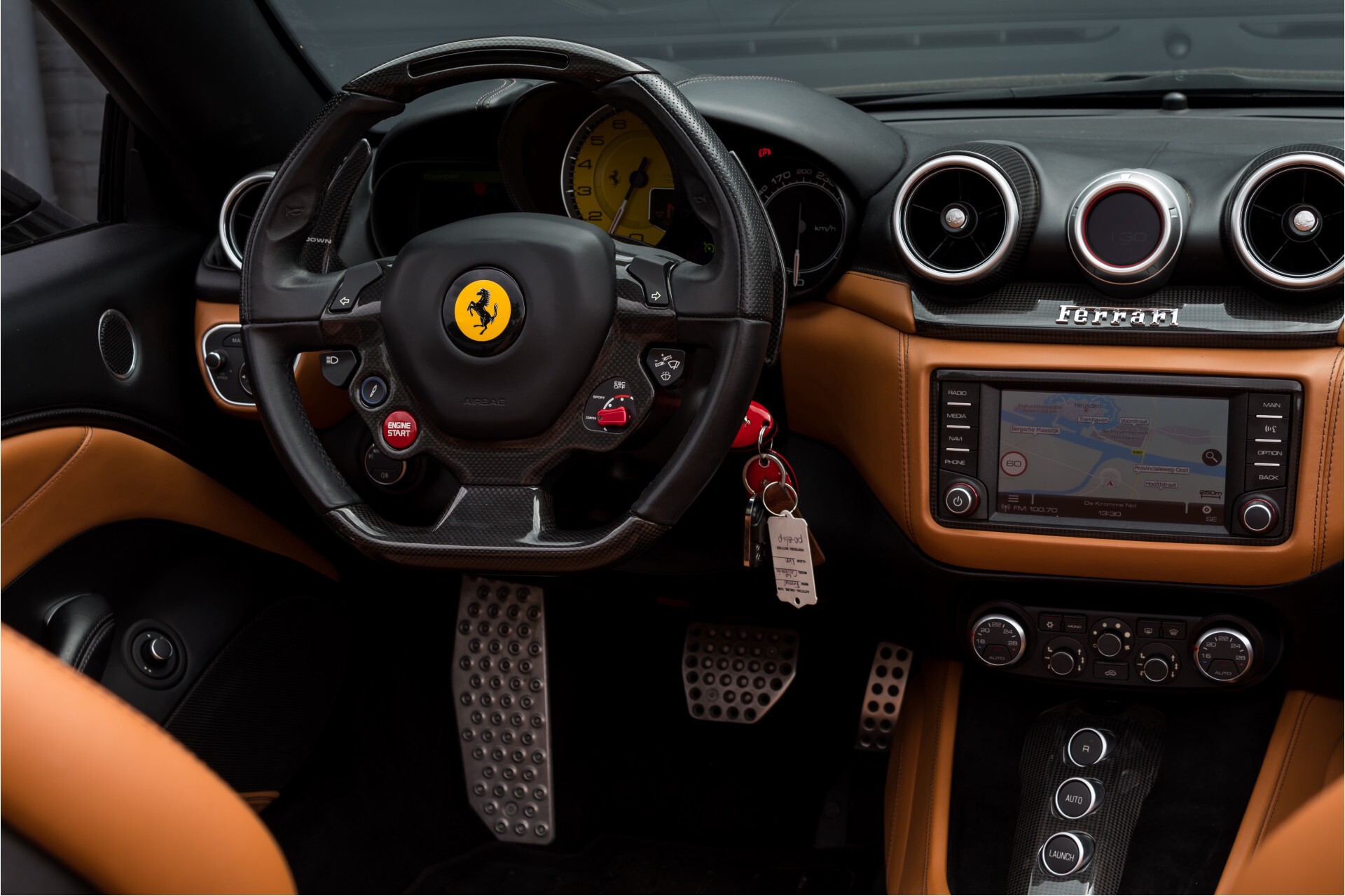 Ferrari California 3.9 T Full Carbon Nieuwprijs: €284081 Foto 6