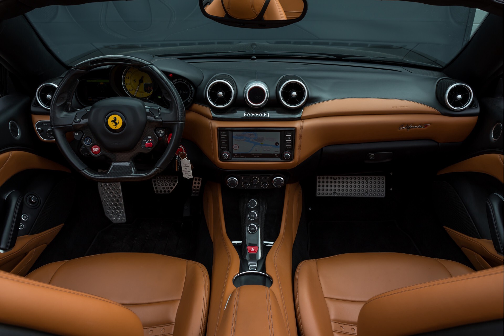 Ferrari California 3.9 T Full Carbon Nieuwprijs: €284081 Foto 7