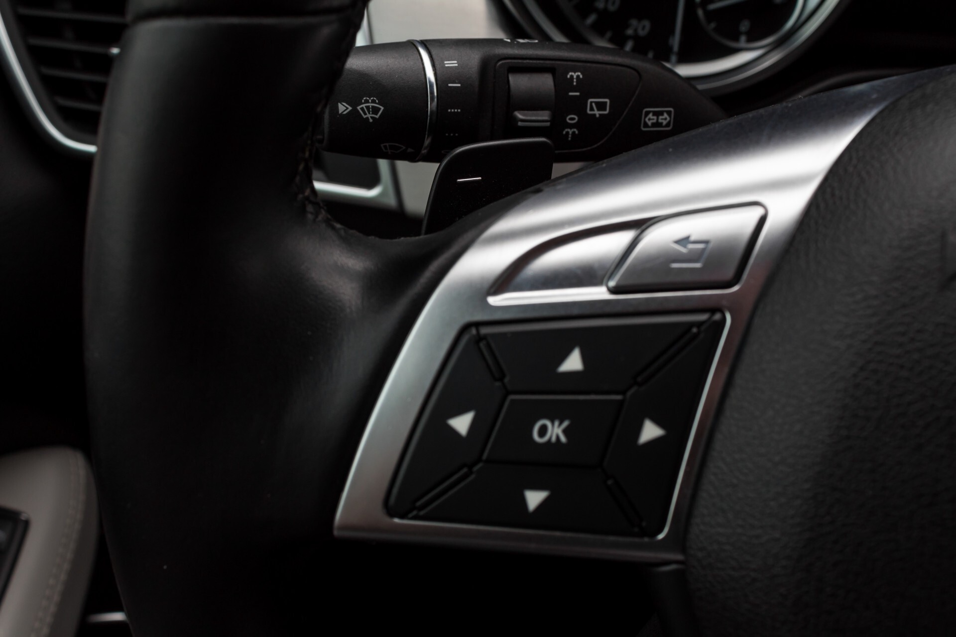 Mercedes-Benz M-Klasse 350 AMG 4-M Panorama/Keyless/Harman-Kardon/Camera/Trekhaak Aut7 Foto 12