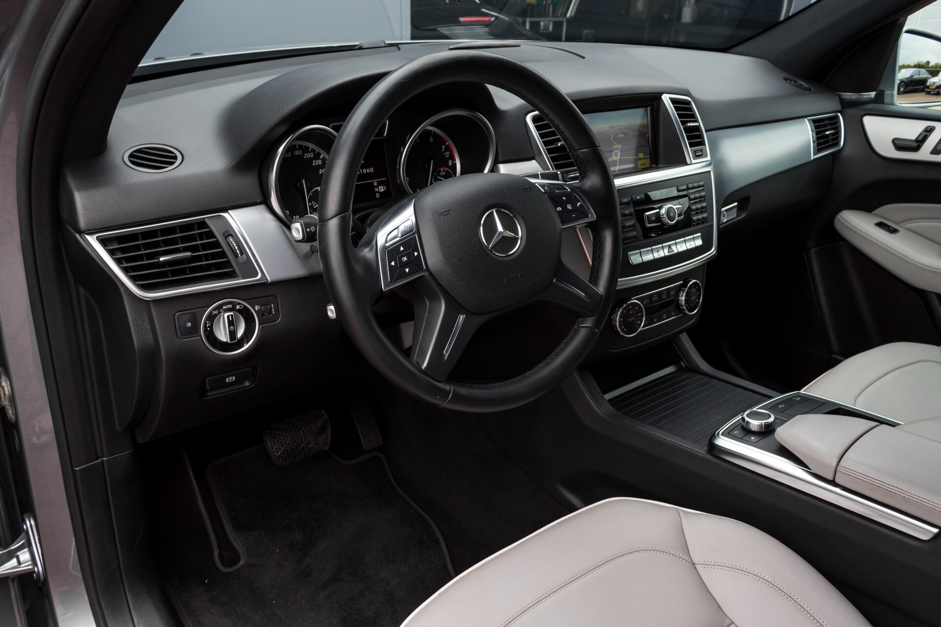 Mercedes-Benz M-Klasse 350 AMG 4-M Panorama/Keyless/Harman-Kardon/Camera/Trekhaak Aut7 Foto 31