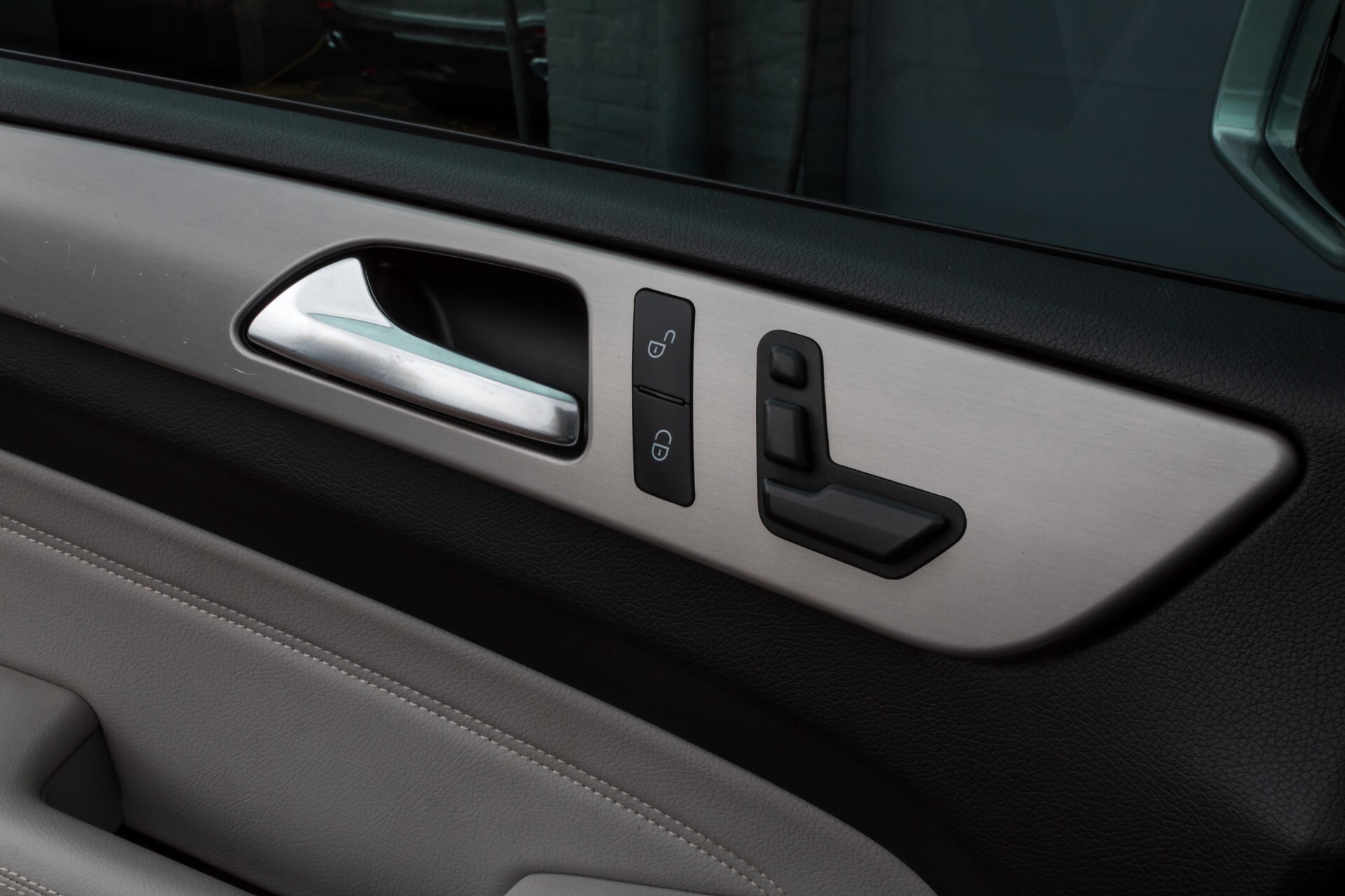 Mercedes-Benz M-Klasse 350 AMG 4-M Panorama/Keyless/Harman-Kardon/Camera/Trekhaak Aut7 Foto 35