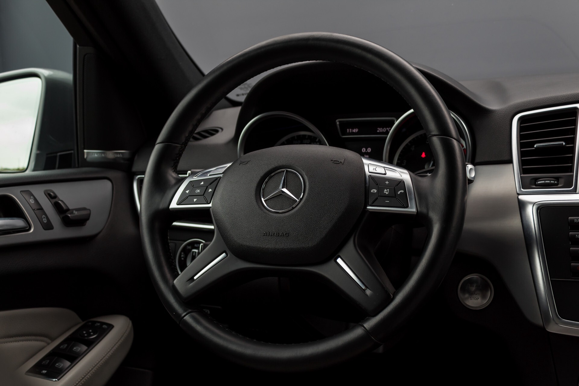 Mercedes-Benz M-Klasse 350 AMG 4-M Panorama/Keyless/Harman-Kardon/Camera/Trekhaak Aut7 Foto 9