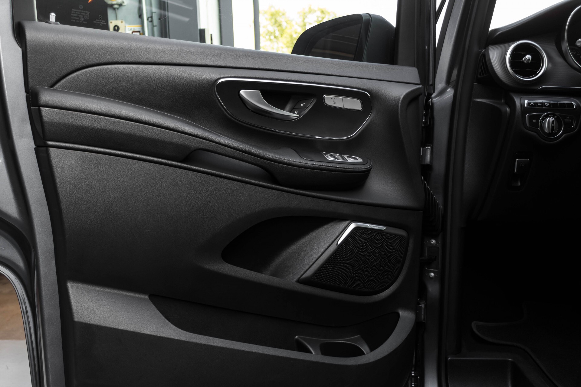 Mercedes-Benz V-Klasse 220 CDI Lang AMG 6-Persoons Avantgarde Edition Burmester/360camera/spoorpakket/ILS Aut7 Foto 31