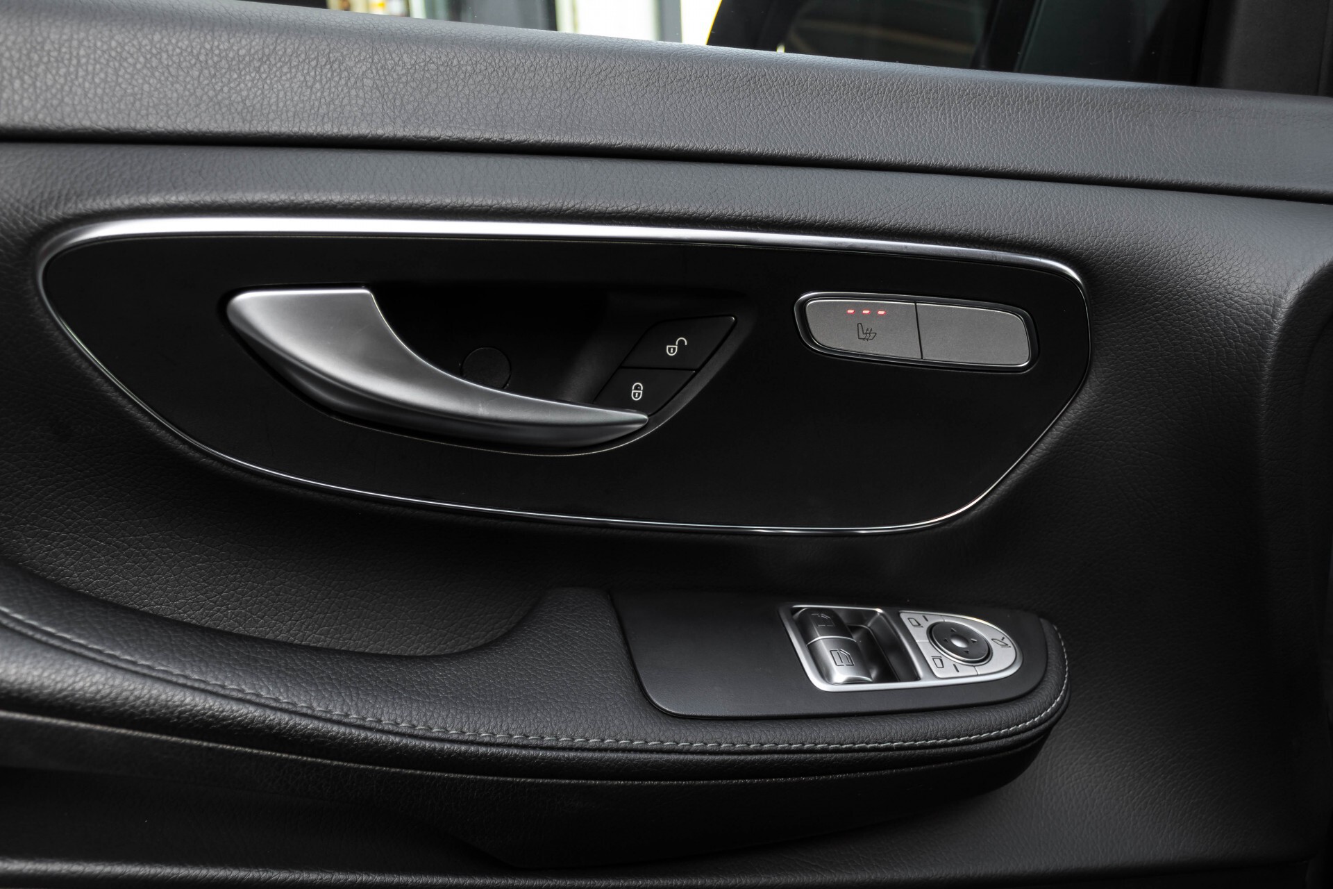 Mercedes-Benz V-Klasse 220 CDI Lang AMG 6-Persoons Avantgarde Edition Burmester/360camera/spoorpakket/ILS Aut7 Foto 37