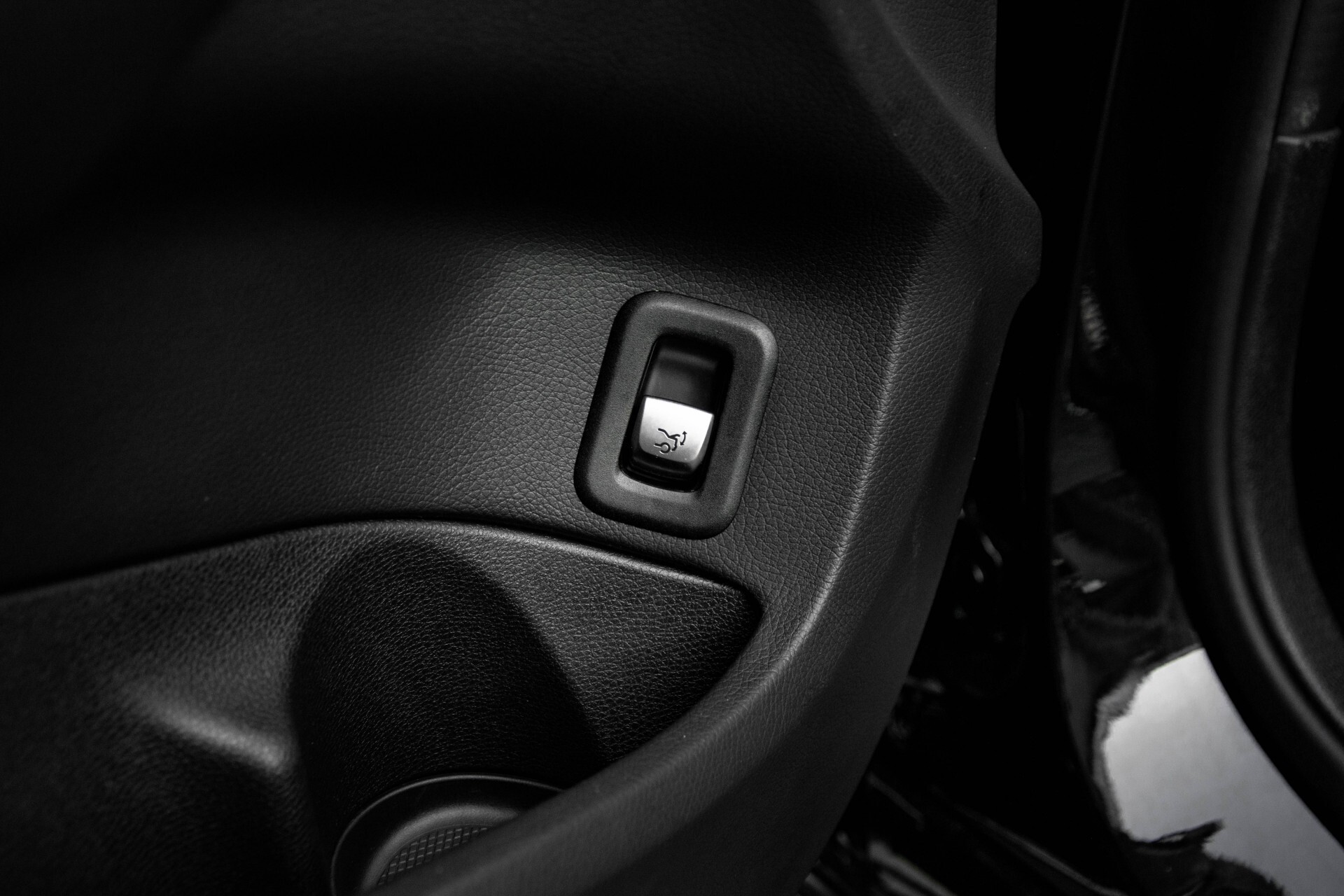 Mercedes-Benz C-Klasse 63 AMG S Akrapovic/Panorama/Distronic/Keyless/Comand/Camera/ILS Aut7 Foto 23