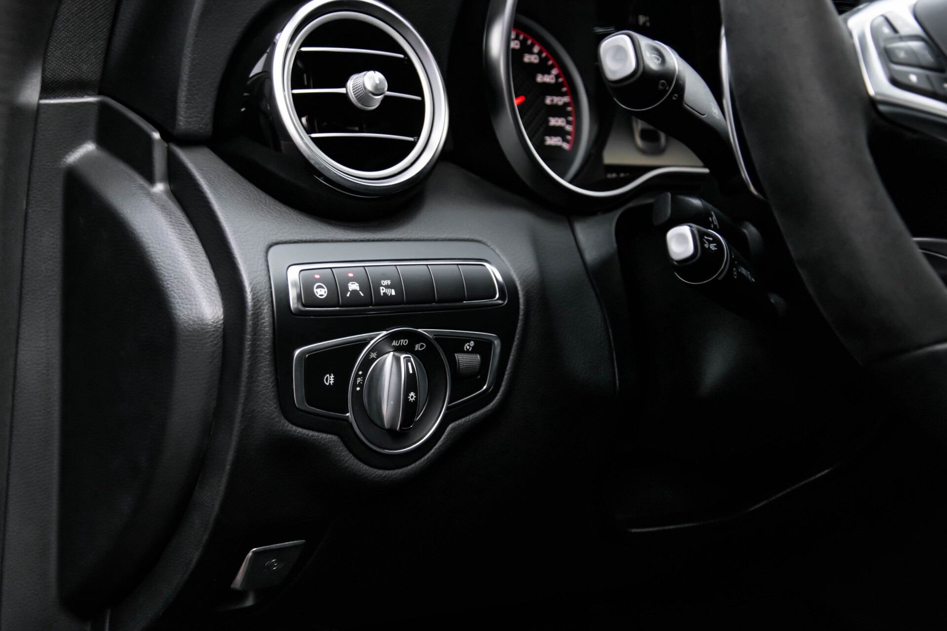 Mercedes-Benz C-Klasse 63 AMG S Akrapovic/Panorama/Distronic/Keyless/Comand/Camera/ILS Aut7 Foto 25