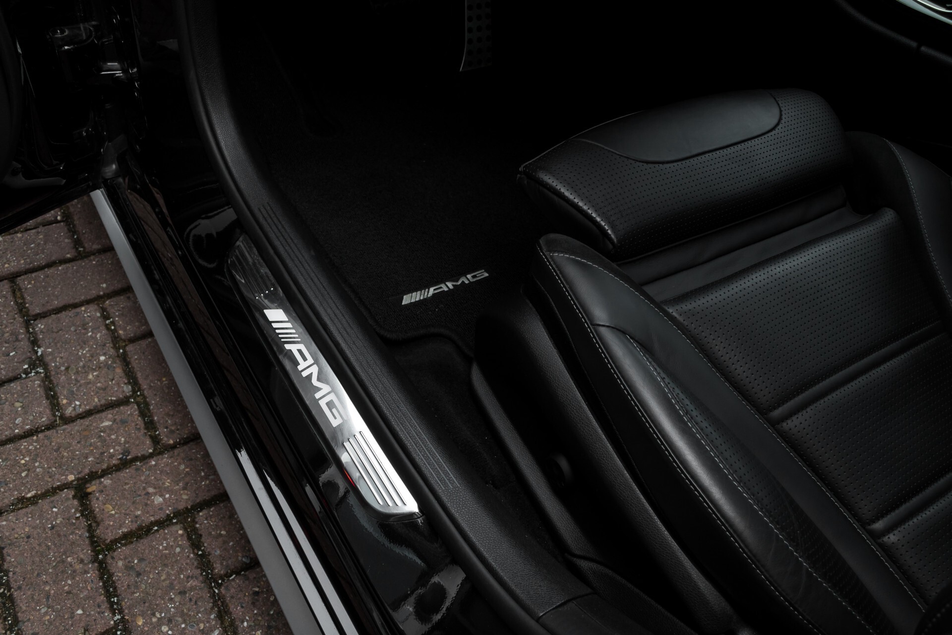 Mercedes-Benz C-Klasse 63 AMG S Akrapovic/Panorama/Distronic/Keyless/Comand/Camera/ILS Aut7 Foto 35