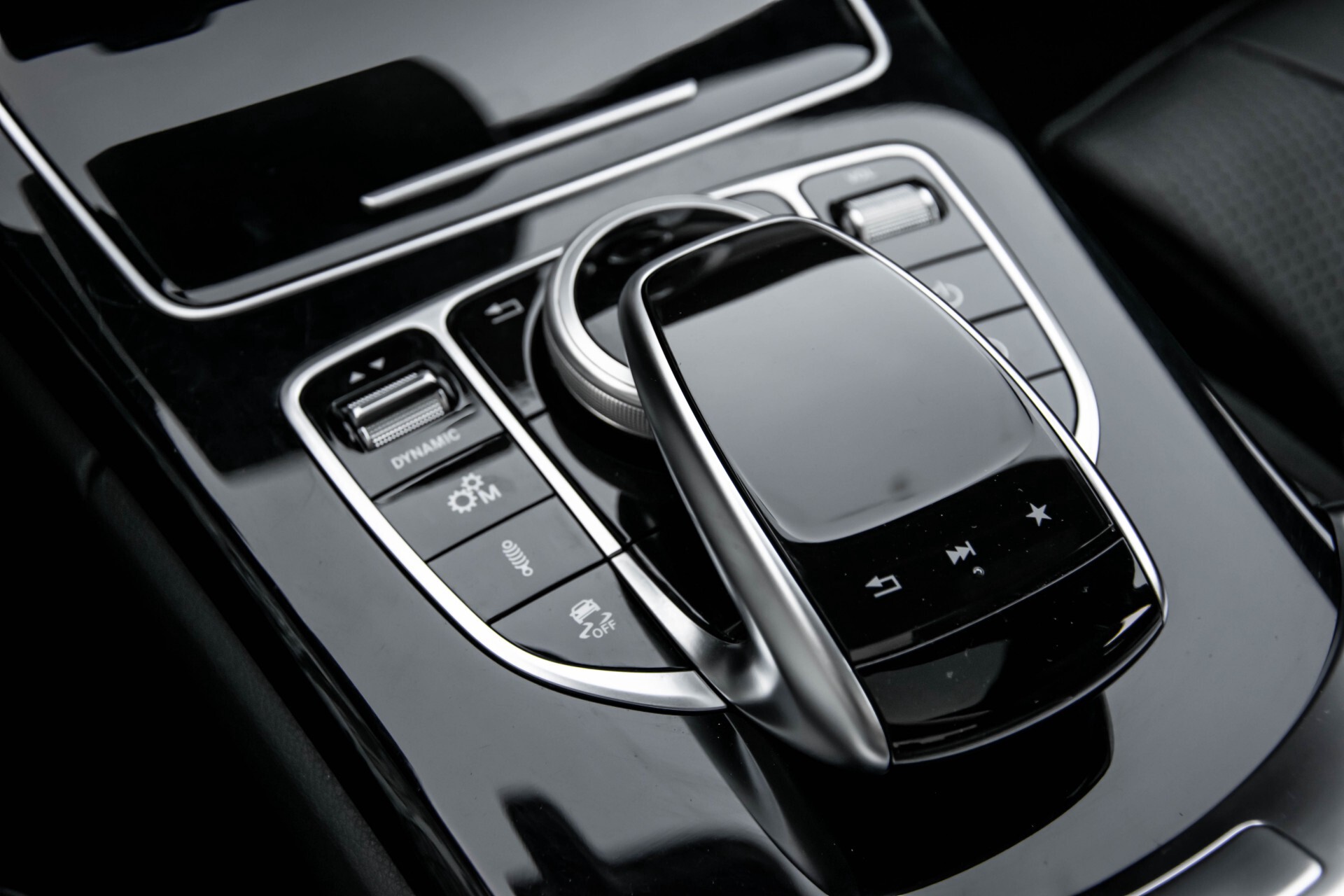 Mercedes-Benz C-Klasse 63 AMG S Akrapovic/Panorama/Distronic/Keyless/Comand/Camera/ILS Aut7 Foto 53