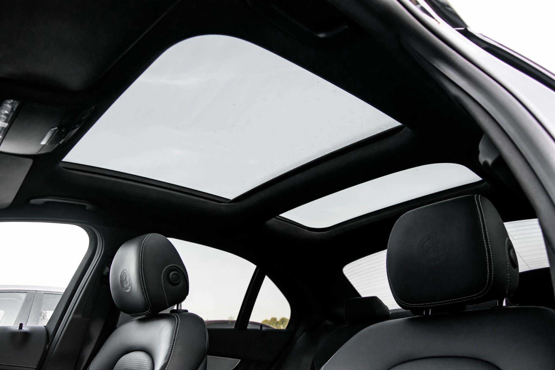 Mercedes-Benz C-Klasse 63 AMG S Akrapovic/Panorama/Distronic/Keyless/Comand/Camera/ILS Aut7 Foto 69