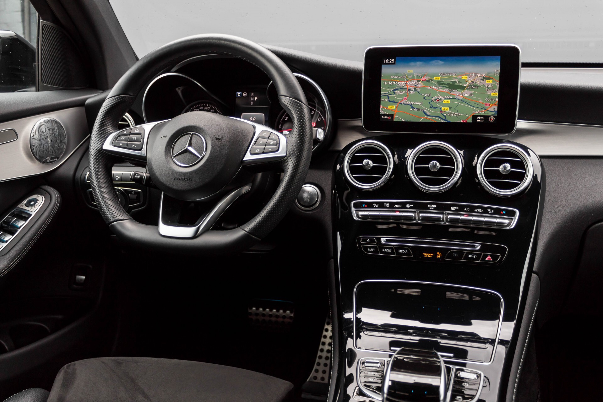 Mercedes-Benz GLC 300 4-M AMG Luchtvering/Distronic/Keyless/Comand/360/Burmester/Schuifdak/Night Aut9 Foto 6