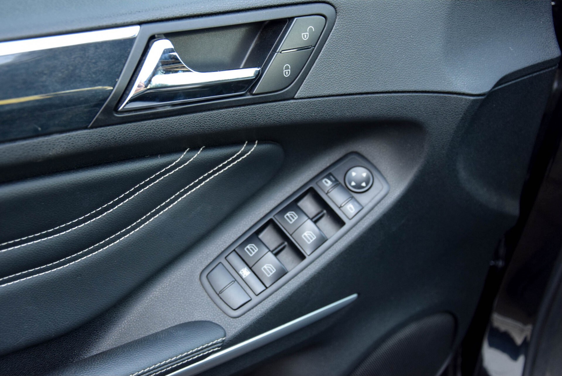 Mercedes-Benz M-Klasse 350 4-M Grand Edition Aut7 Foto 7