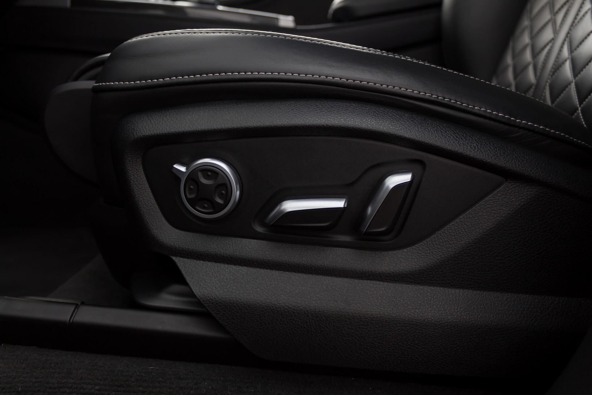 Audi SQ7 4.0 TDI Quattro 7-Persoons Full Options  Aut8 Foto 26