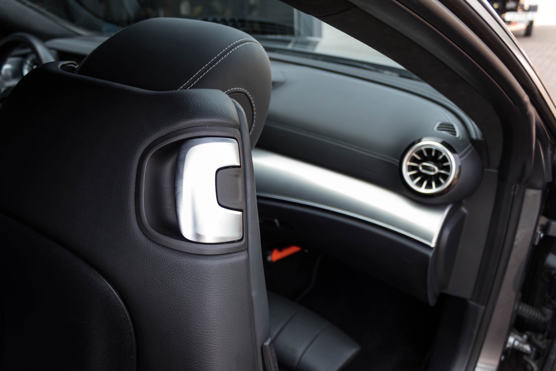 Mercedes-Benz E-Klasse Coupé 300 AMG Luchtvering/Distronic/Keyless/Designo/Burmester/Stoelkoeling Aut7 Foto 26