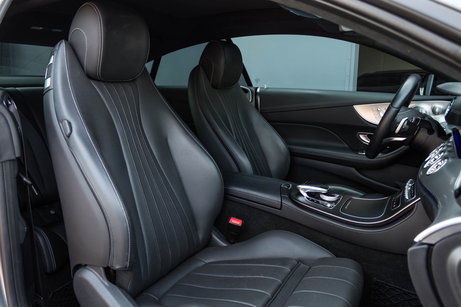 Mercedes-Benz E-Klasse Coupé 300 AMG Luchtvering/Distronic/Keyless/Designo/Burmester/Stoelkoeling Aut7 Foto 3