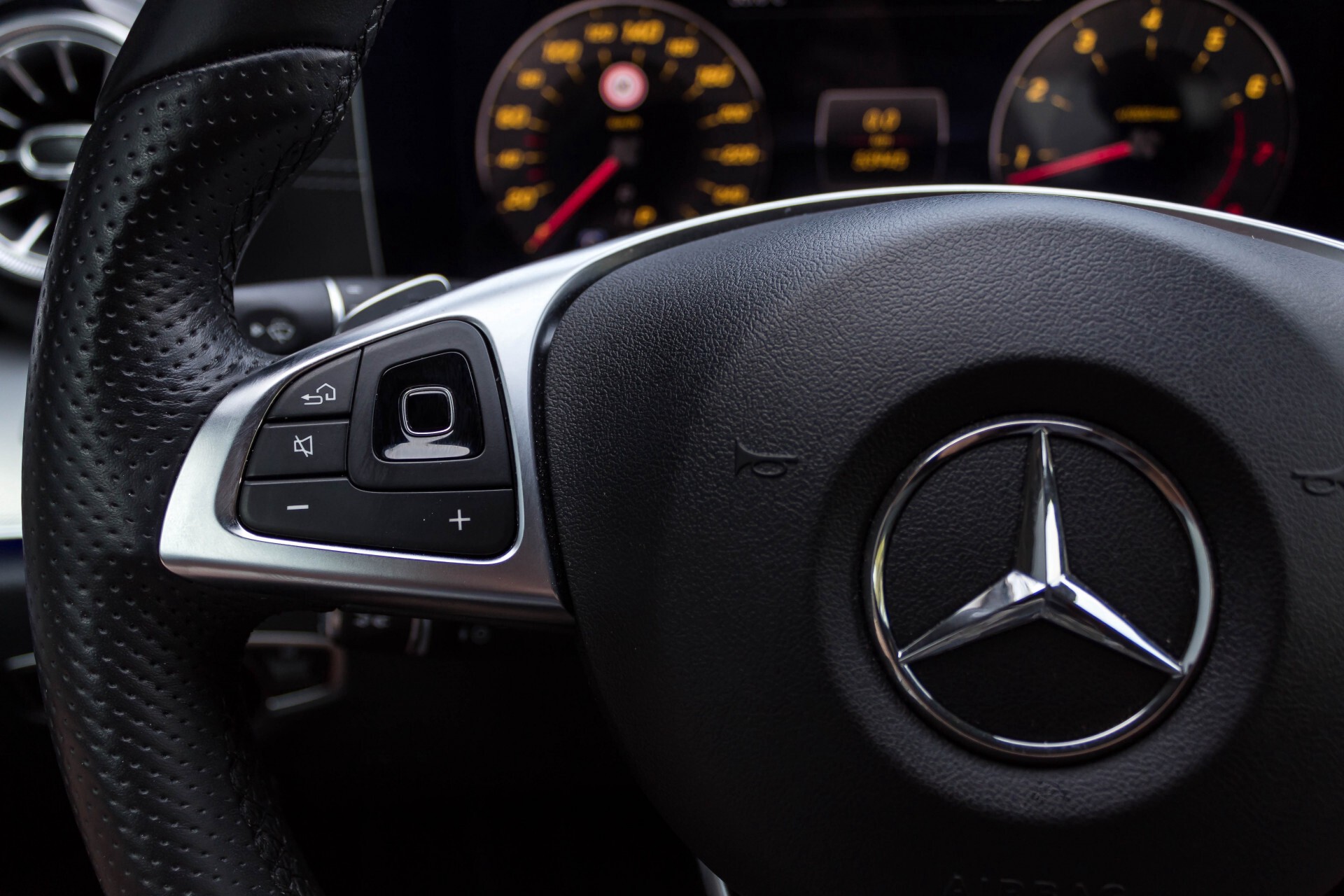 Mercedes-Benz E-Klasse Coupé 300 AMG Luchtvering/Distronic/Keyless/Designo/Burmester/Stoelkoeling Aut7 Foto 8