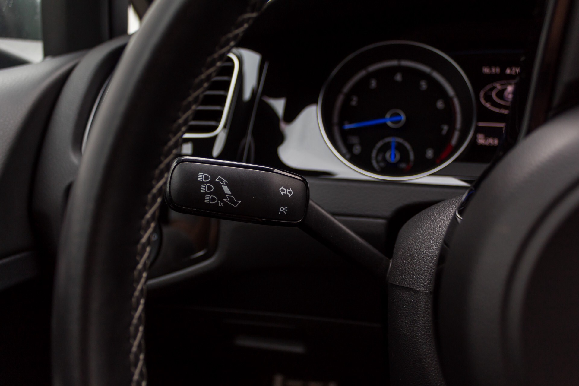 Volkswagen Golf 2.0 TSI R 4Motion 300 pk Executive Plus/Keyless/DAB/19" Foto 10