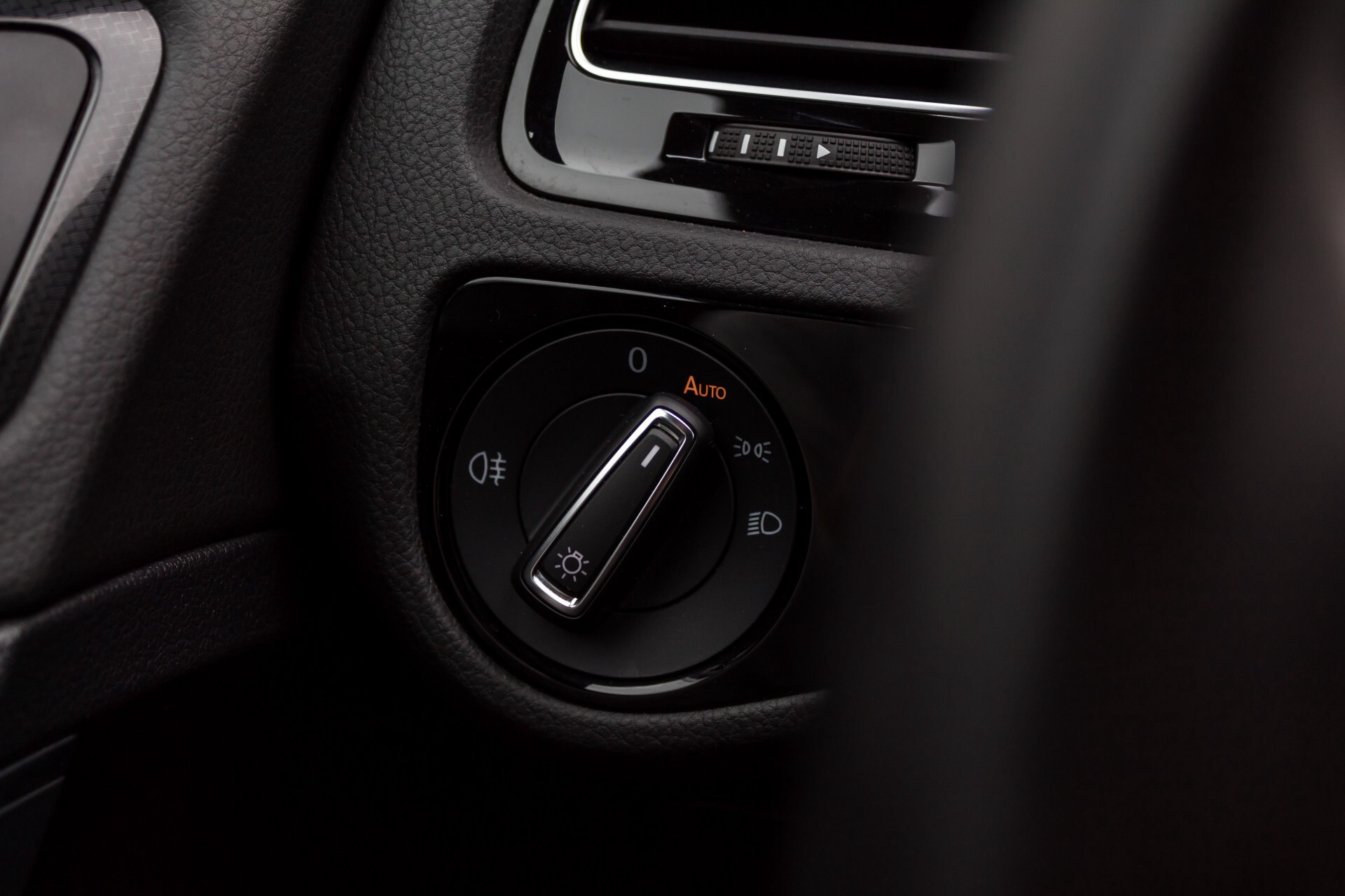 Volkswagen Golf 2.0 TSI R 4Motion 300 pk Executive Plus/Keyless/DAB/19" Foto 15