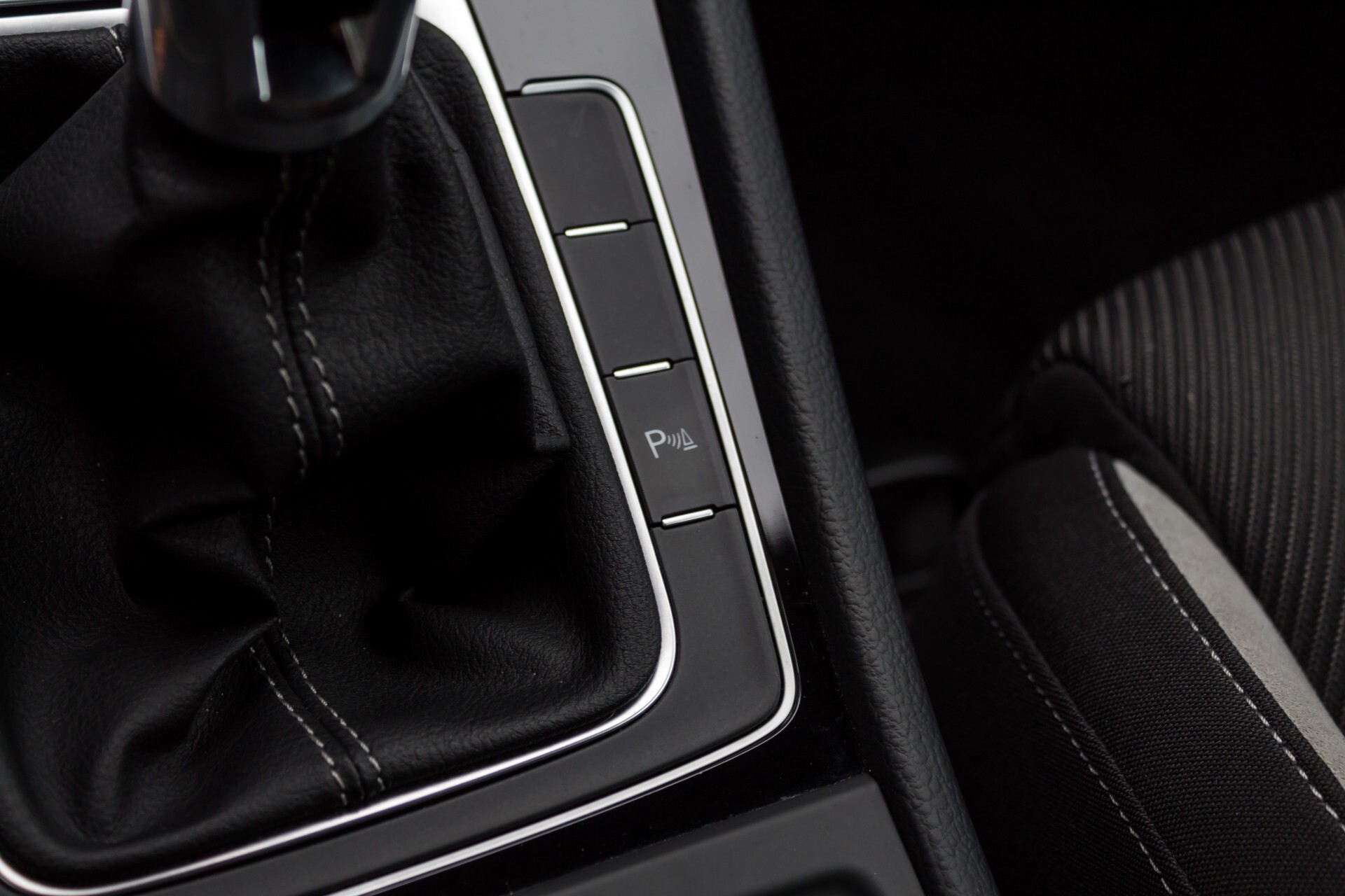 Volkswagen Golf 2.0 TSI R 4Motion 300 pk Executive Plus/Keyless/DAB/19" Foto 25