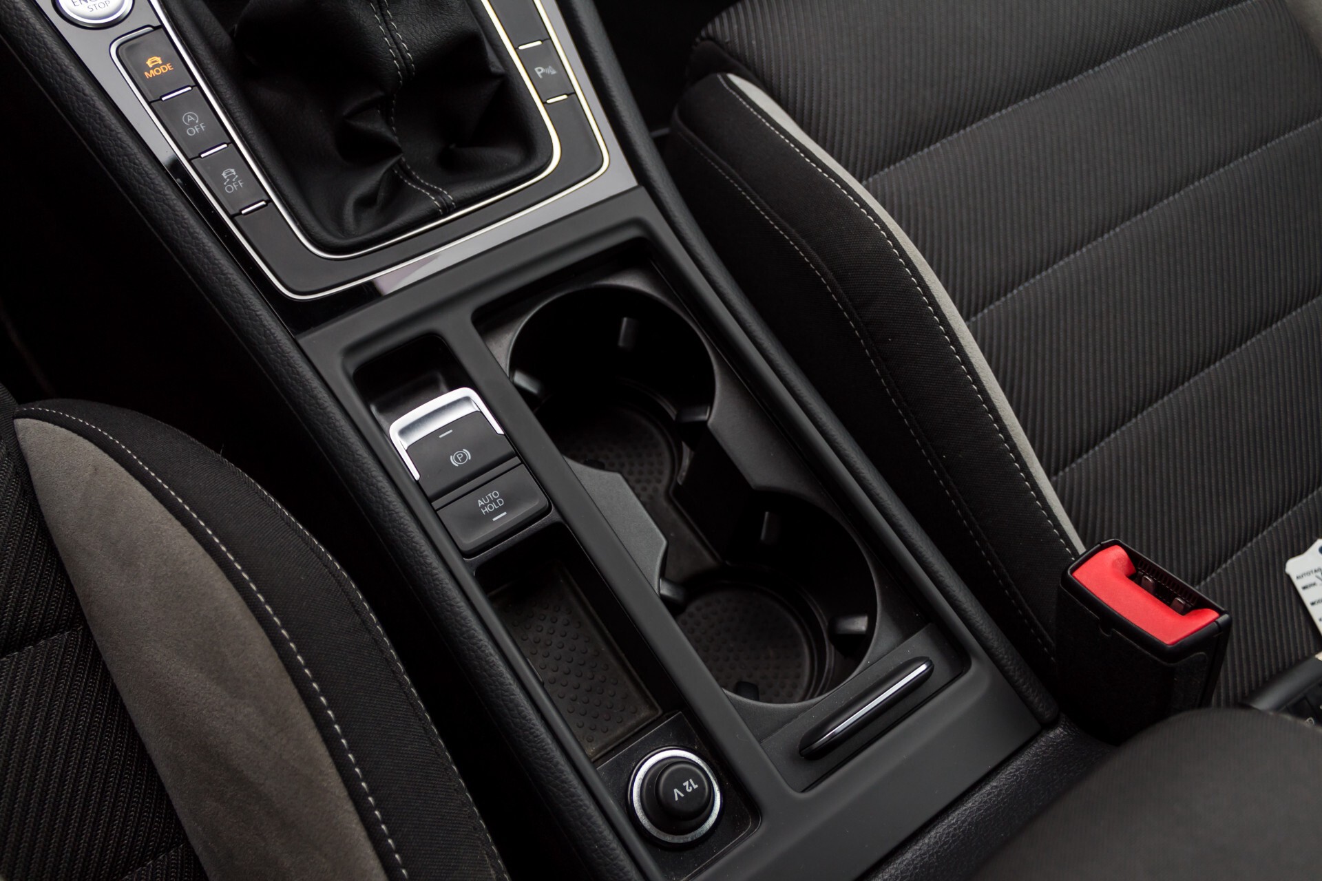 Volkswagen Golf 2.0 TSI R 4Motion 300 pk Executive Plus/Keyless/DAB/19" Foto 28