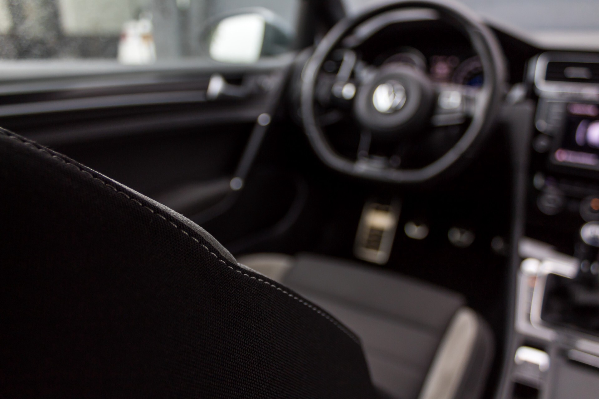 Volkswagen Golf 2.0 TSI R 4Motion 300 pk Executive Plus/Keyless/DAB/19" Foto 34