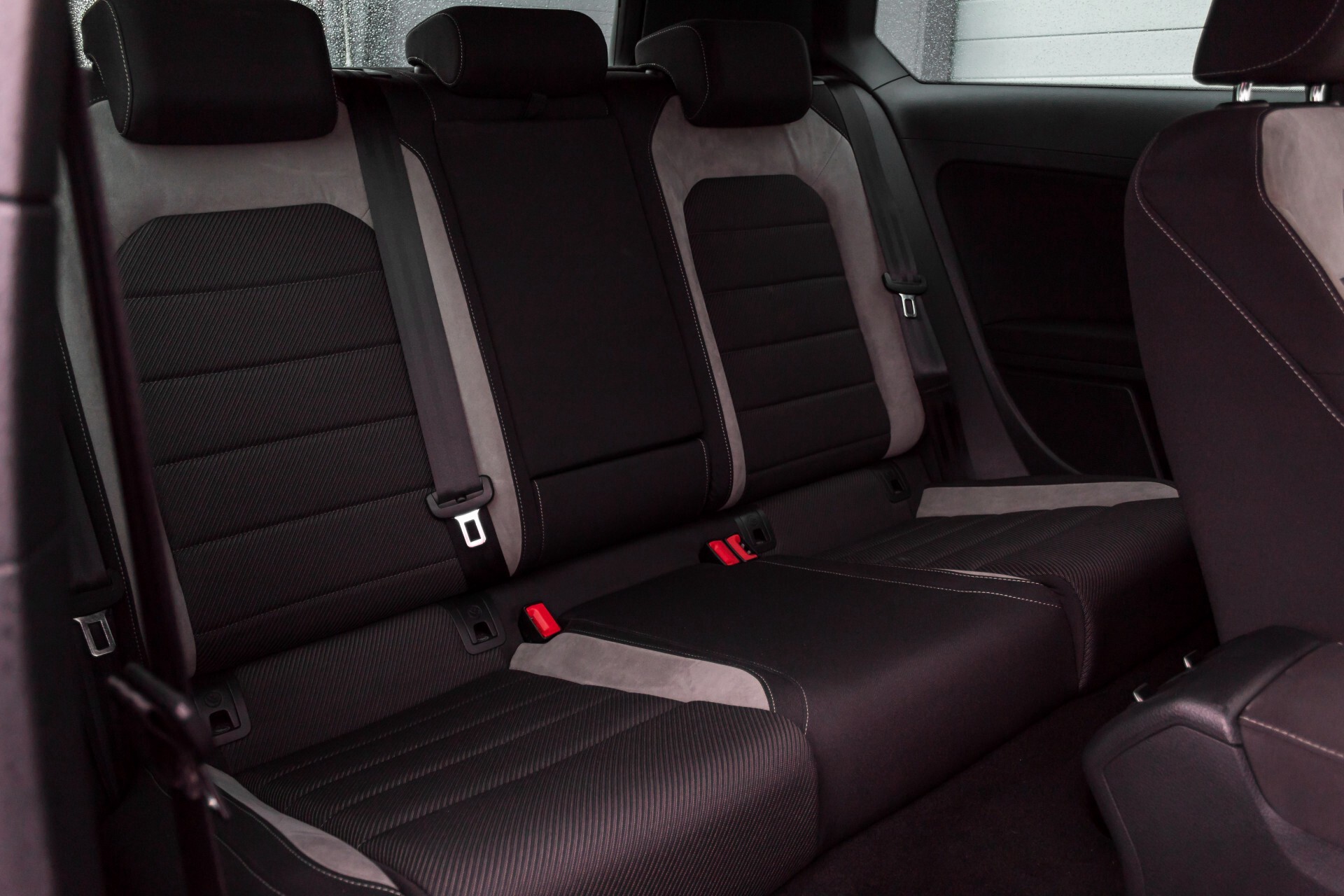 Volkswagen Golf 2.0 TSI R 4Motion 300 pk Executive Plus/Keyless/DAB/19" Foto 4