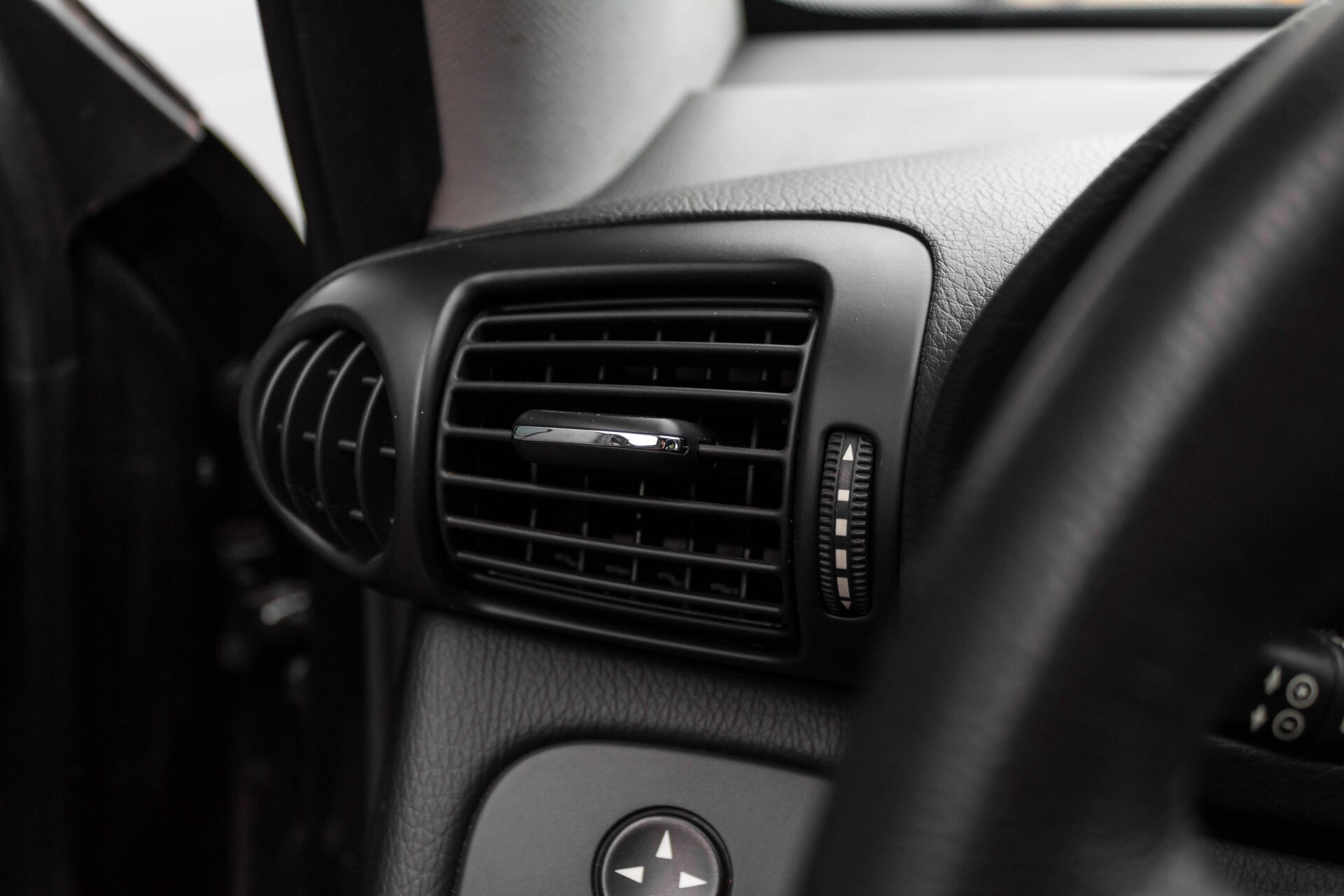 Mercedes-Benz C-Klasse Sportcoupe 180 Kompressor Evolution Harman Kardon 56dkm Foto 14