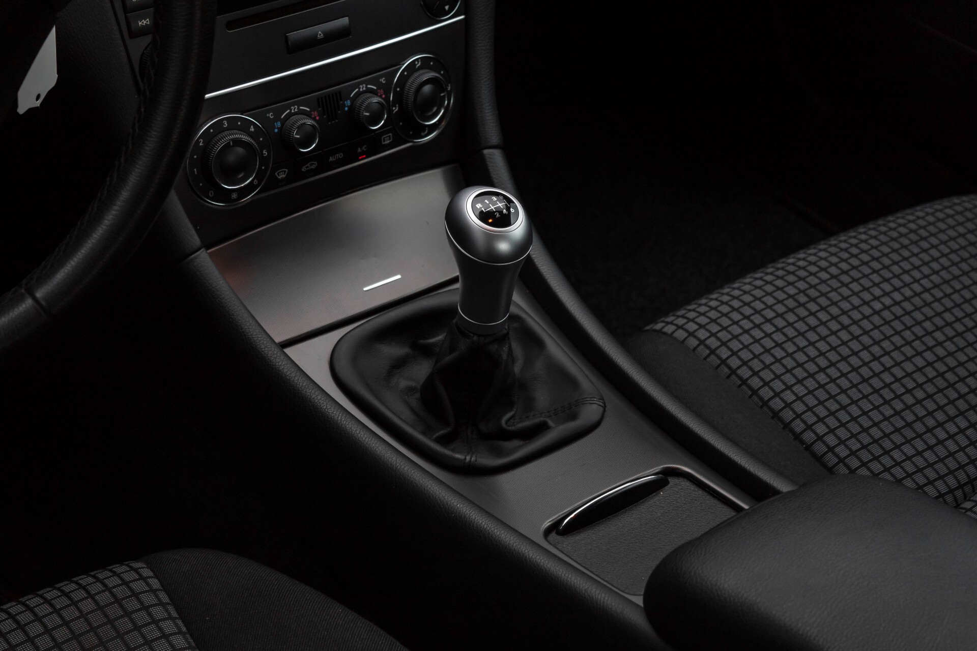 Mercedes-Benz C-Klasse Sportcoupe 180 Kompressor Evolution Harman Kardon 56dkm Foto 20