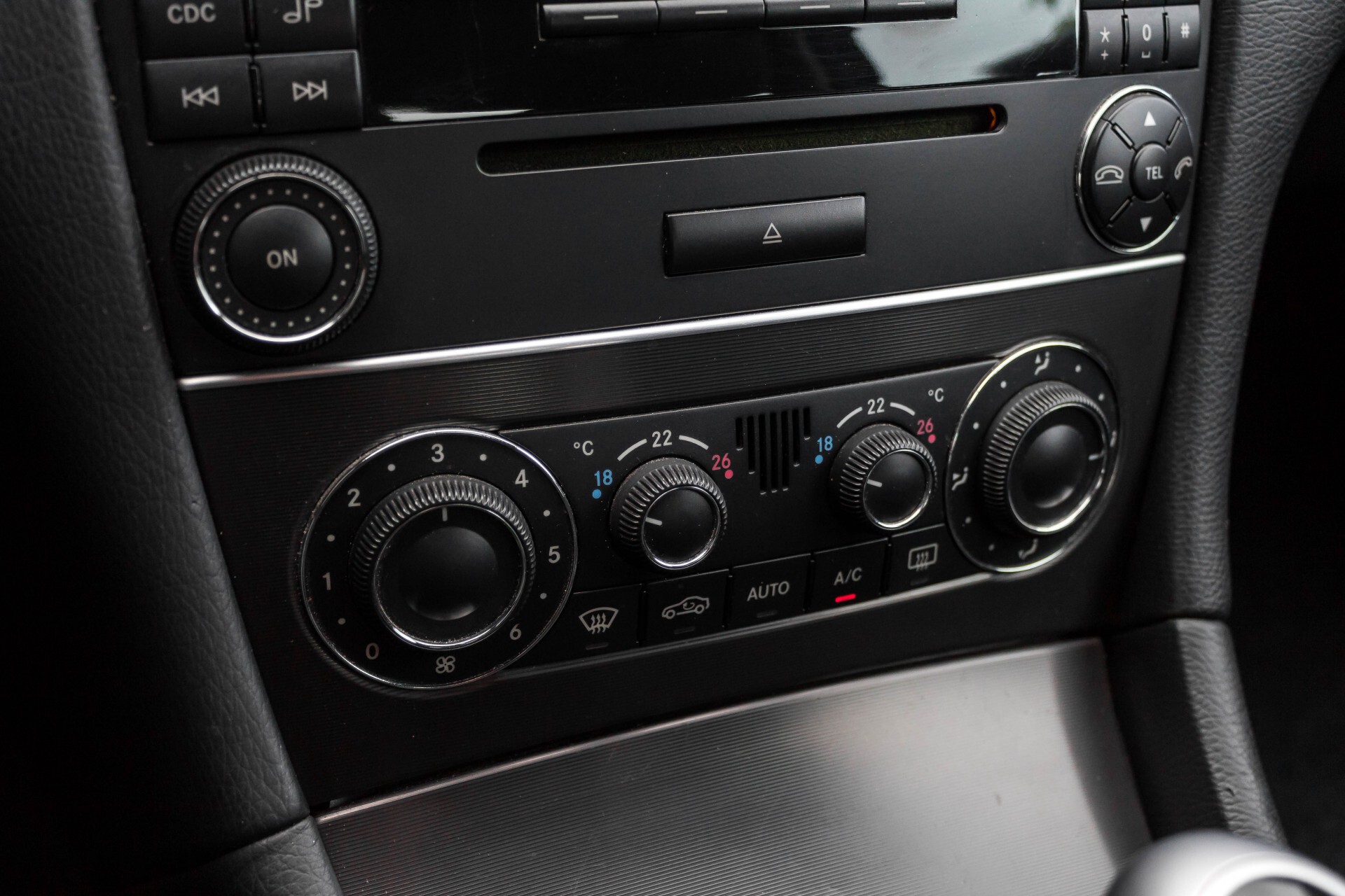 Mercedes-Benz C-Klasse Sportcoupe 180 Kompressor Evolution Harman Kardon 56dkm Foto 28