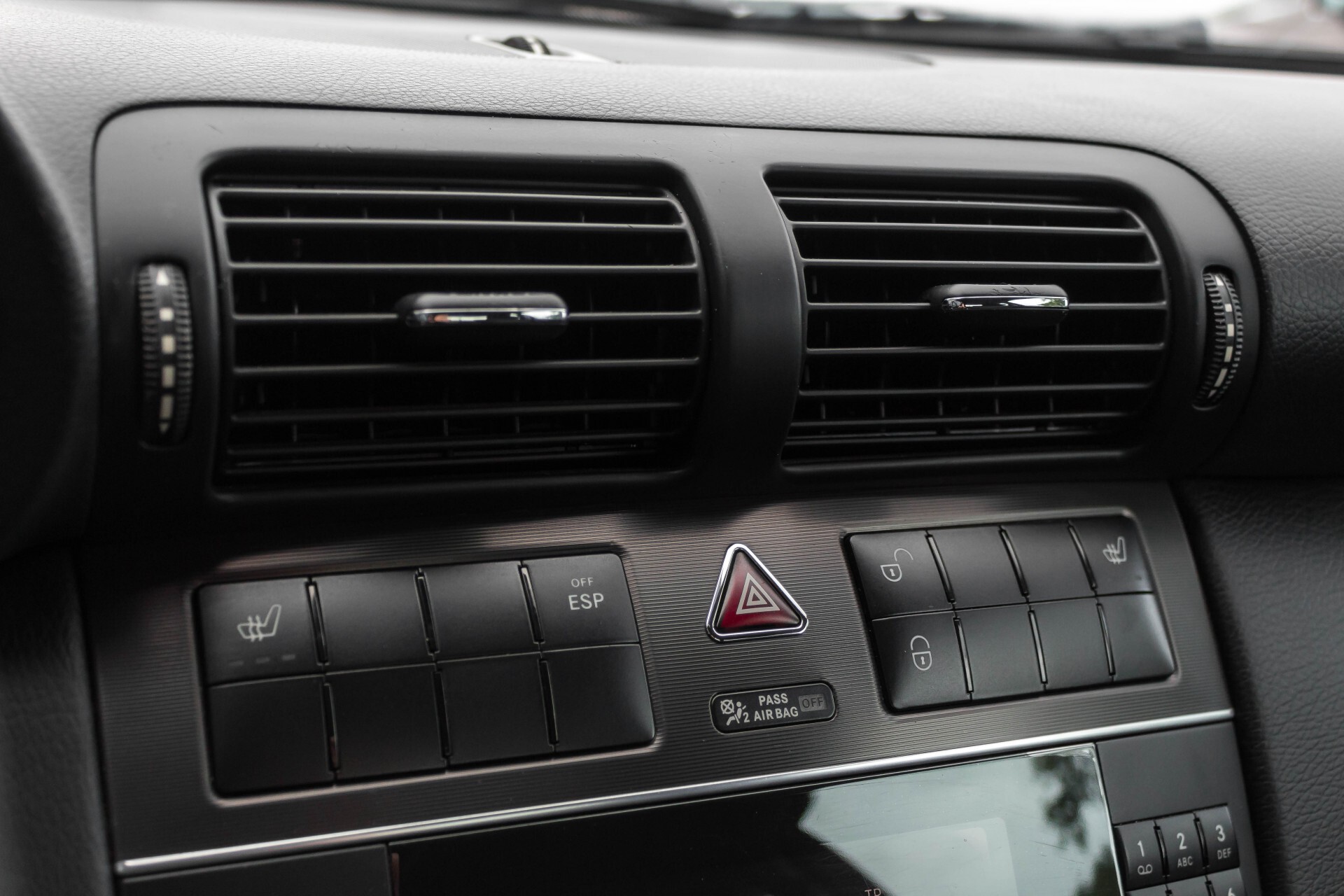 Mercedes-Benz C-Klasse Sportcoupe 180 Kompressor Evolution Harman Kardon 56dkm Foto 30