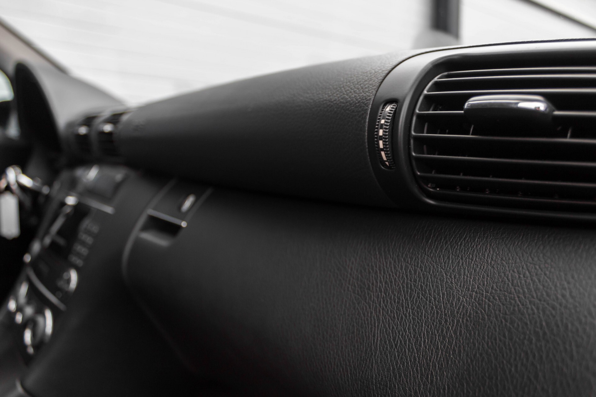 Mercedes-Benz C-Klasse Sportcoupe 180 Kompressor Evolution Harman Kardon 56dkm Foto 32