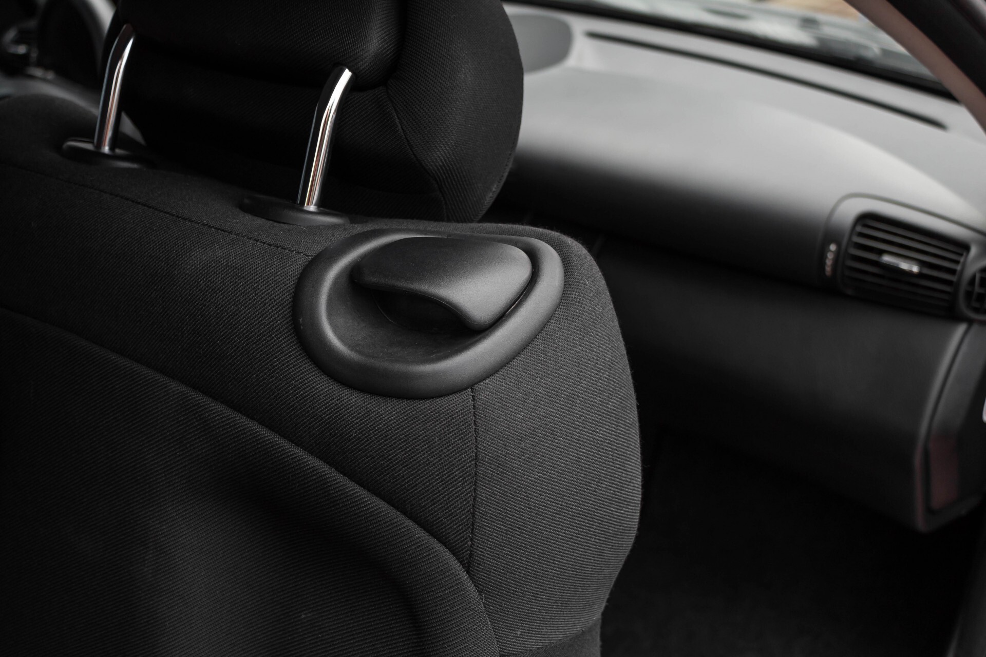 Mercedes-Benz C-Klasse Sportcoupe 180 Kompressor Evolution Harman Kardon 56dkm Foto 33