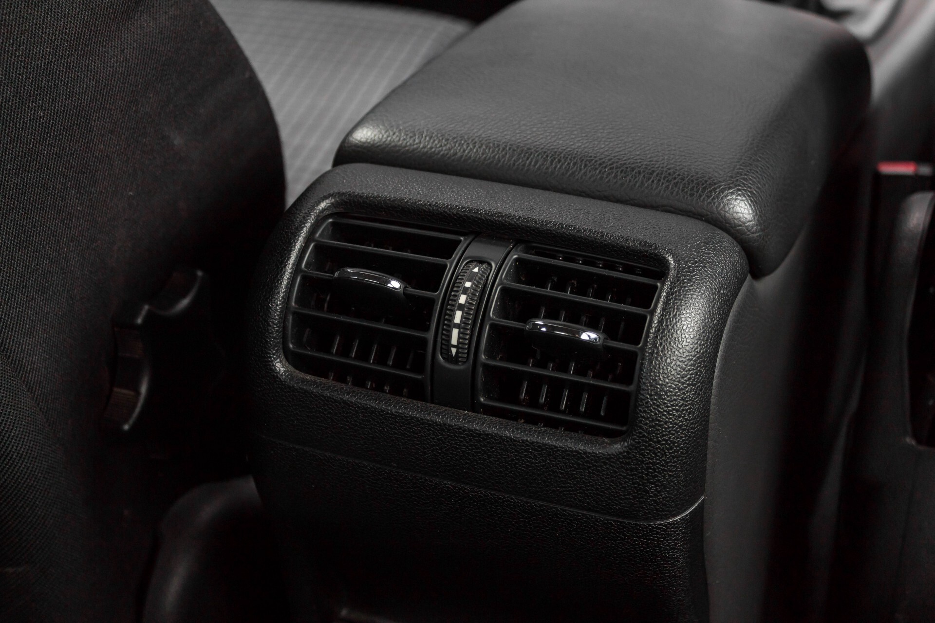 Mercedes-Benz C-Klasse Sportcoupe 180 Kompressor Evolution Harman Kardon 56dkm Foto 34