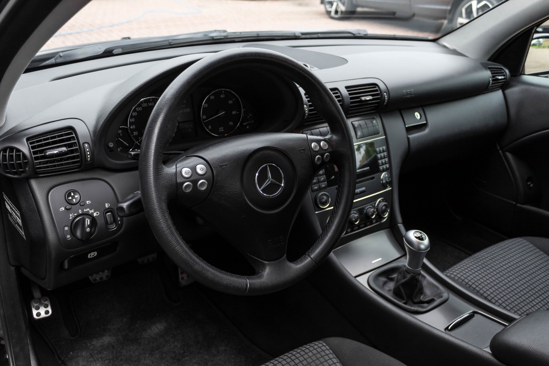 Mercedes-Benz C-Klasse Sportcoupe 180 Kompressor Evolution Harman Kardon 56dkm Foto 8