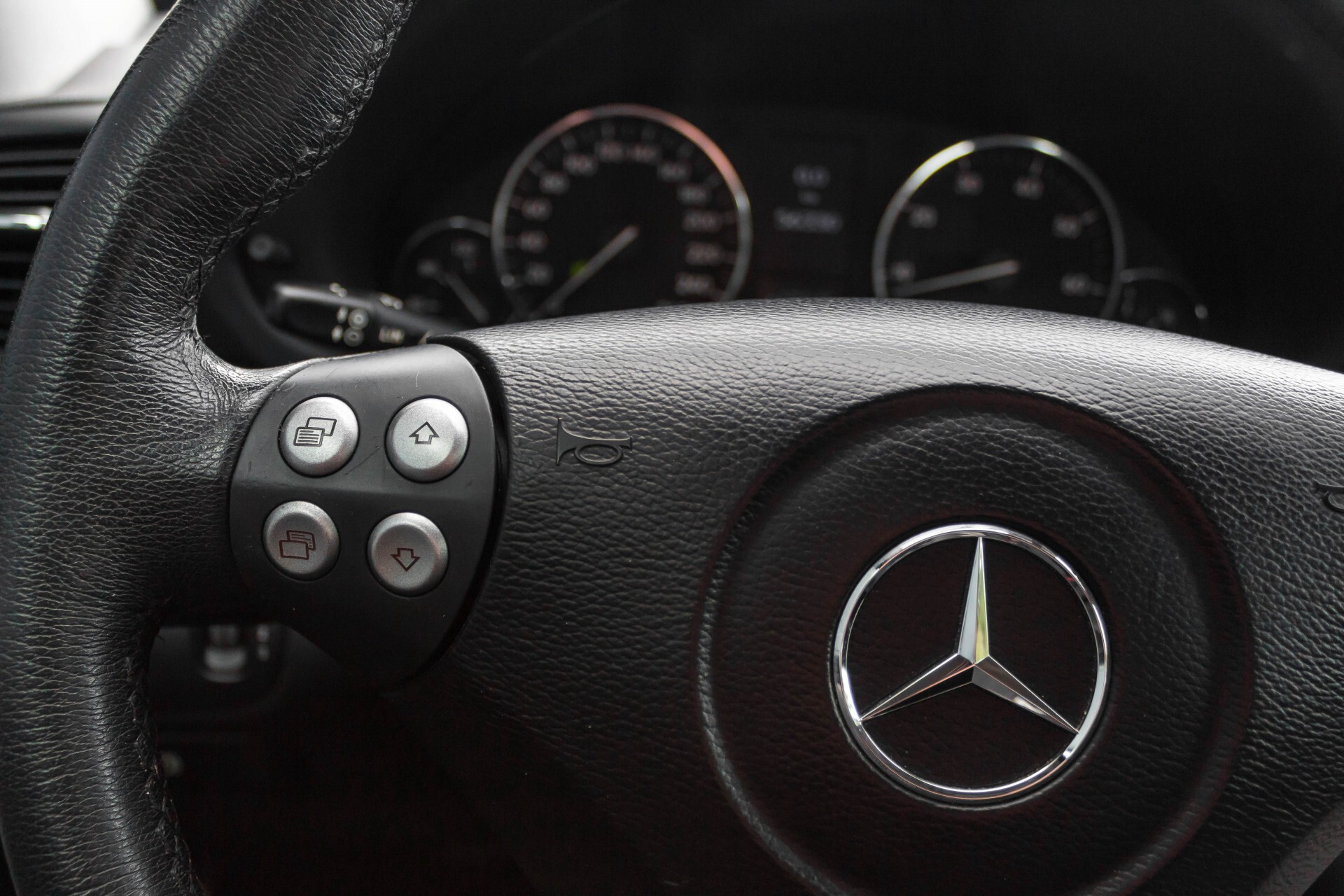 Mercedes-Benz C-Klasse Sportcoupe 180 Kompressor Evolution Harman Kardon 56dkm Foto 9