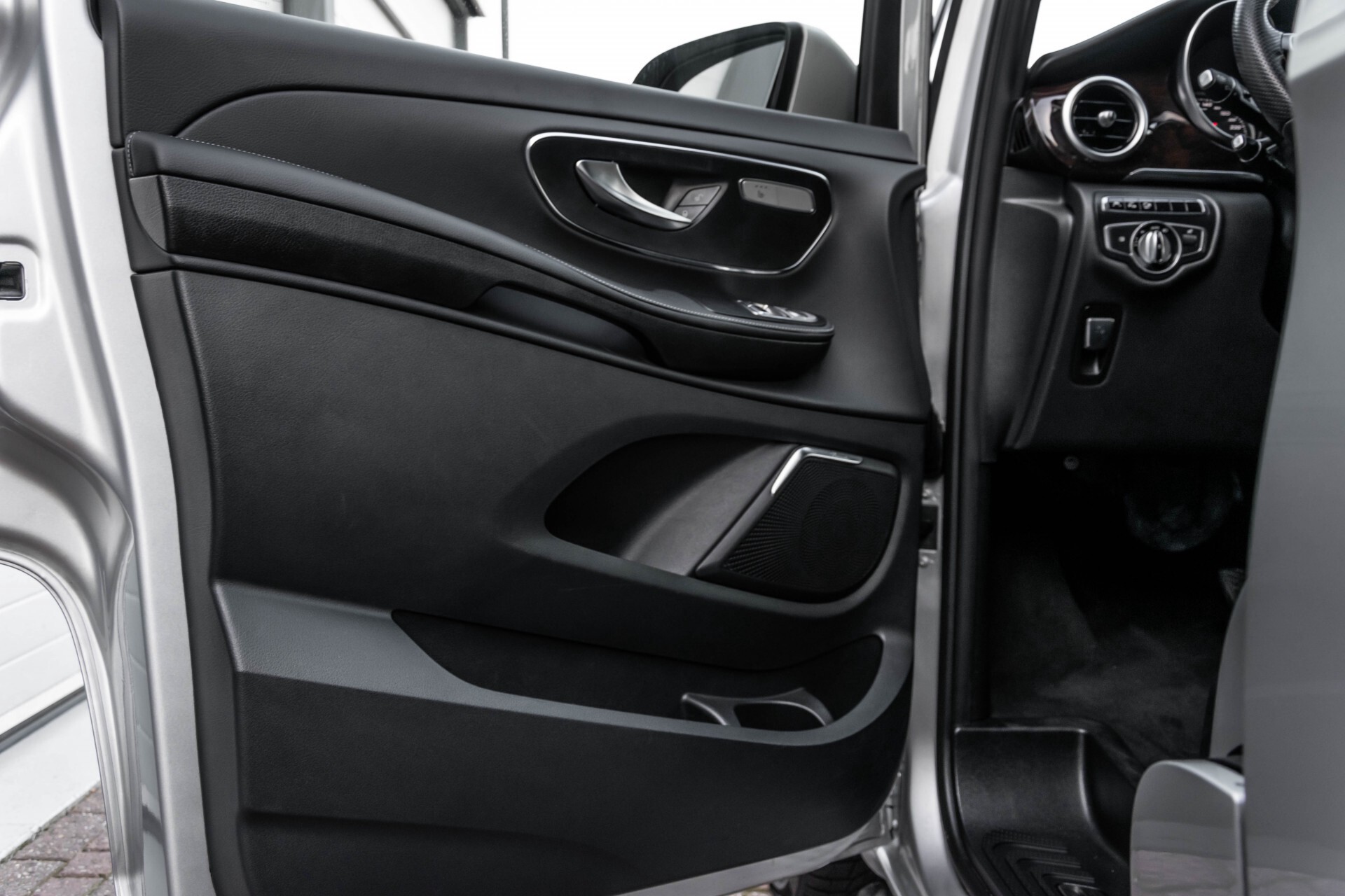 Mercedes-Benz V-Klasse 220d Extra Lang 8-Persoons Avantgarde Edition Burmester/360camera/spoorpakket/ILS Aut7 Foto 19