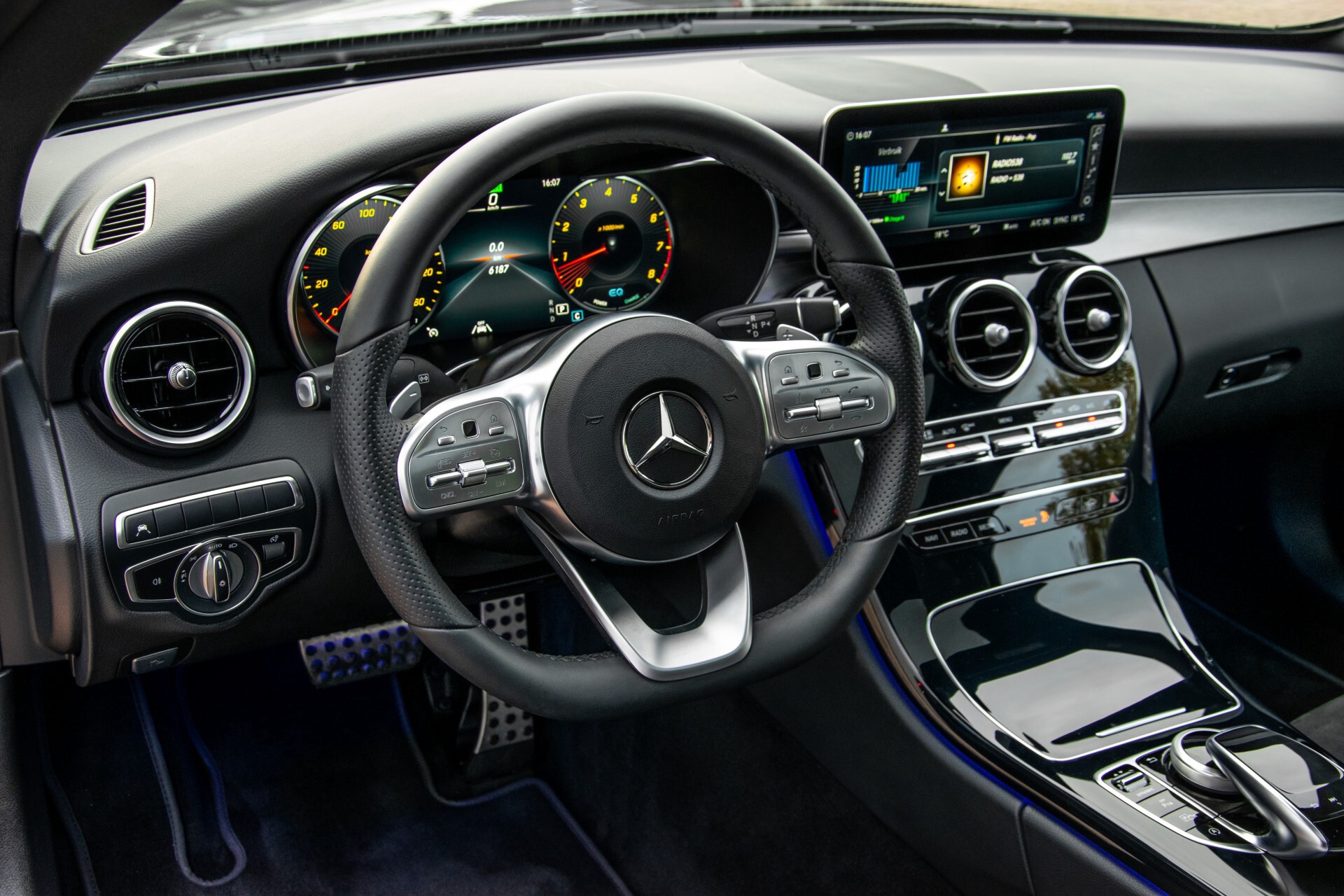 Mercedes-Benz C-Klasse Coupé 300 AMG Night Panorama Burmester/Assistentiepakket/Memory/MBUX/Camera Aut9 Foto 8