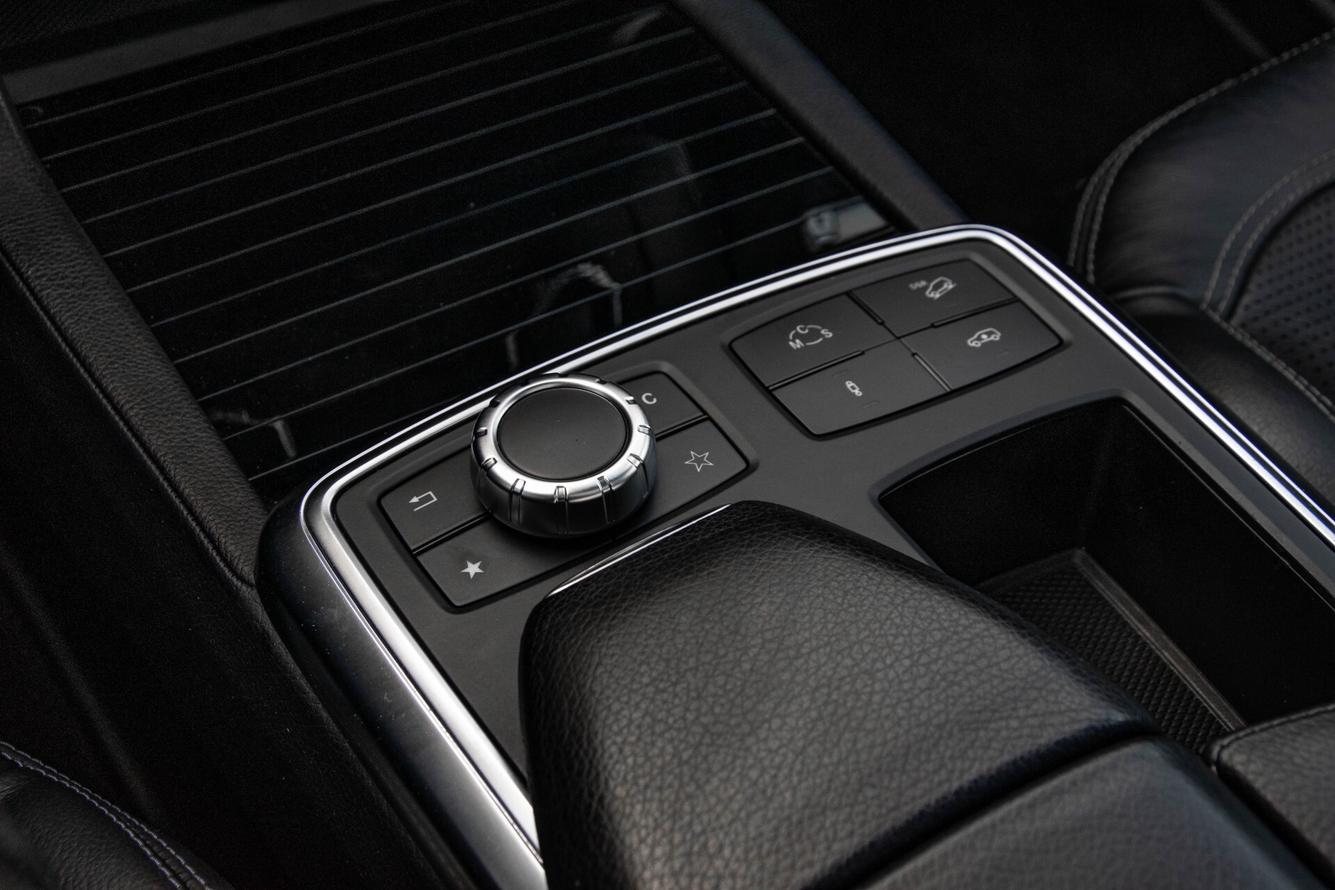 Mercedes-Benz M-Klasse 63 AMG Performance 4-M Panorama/Standkachel/Camera/Active Curve System/Harman-Kardon Aut7 Foto 40