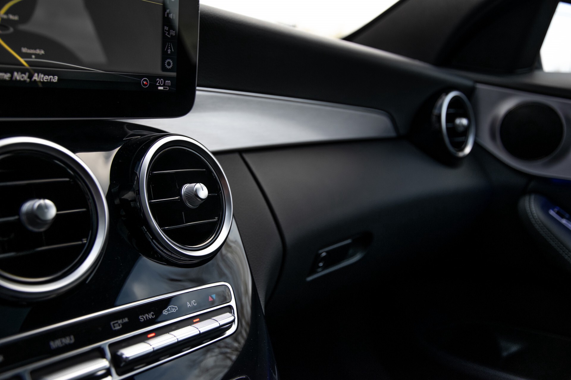 Mercedes-Benz C-Klasse Estate 220 d AMG Panorama/Assistentiepakket/Wegkl-trekhaak/DAB/Ambient/Leer/MULTIBEAM Aut9 Foto 35