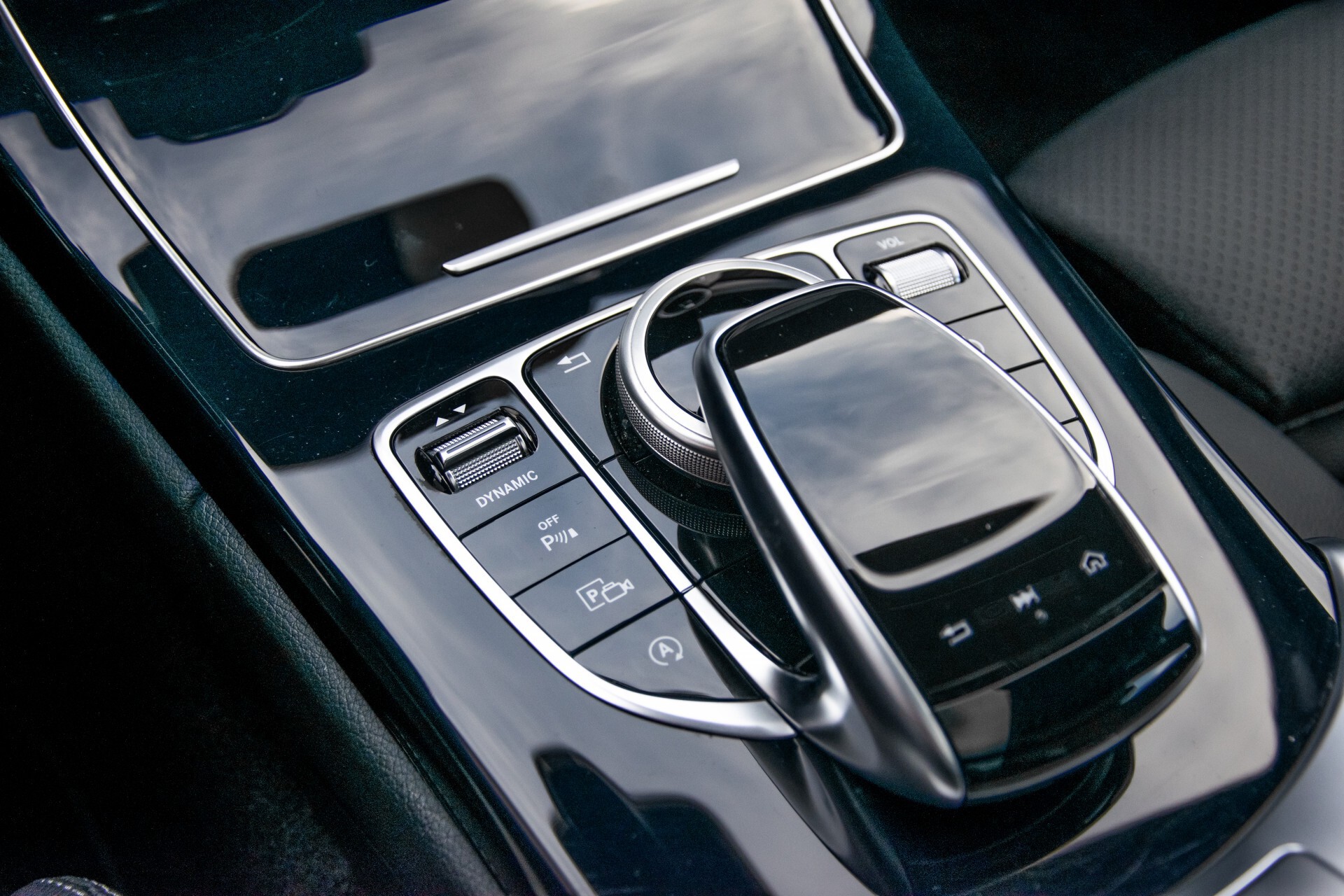 Mercedes-Benz C-Klasse Estate 220 d AMG Panorama/Assistentiepakket/Wegkl-trekhaak/DAB/Ambient/Leer/MULTIBEAM Aut9 Foto 37