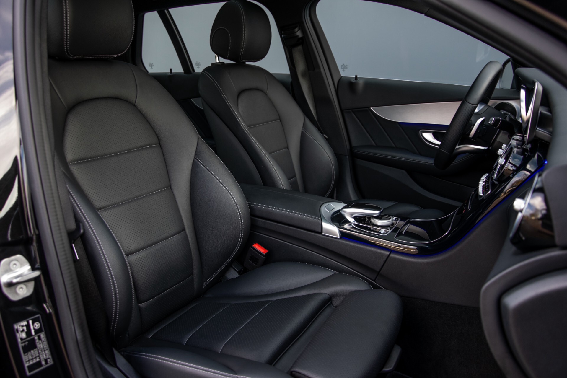 Mercedes-Benz C-Klasse Estate 220 d AMG Panorama/Assistentiepakket/Wegkl-trekhaak/DAB/Ambient/Leer/MULTIBEAM Aut9 Foto 4