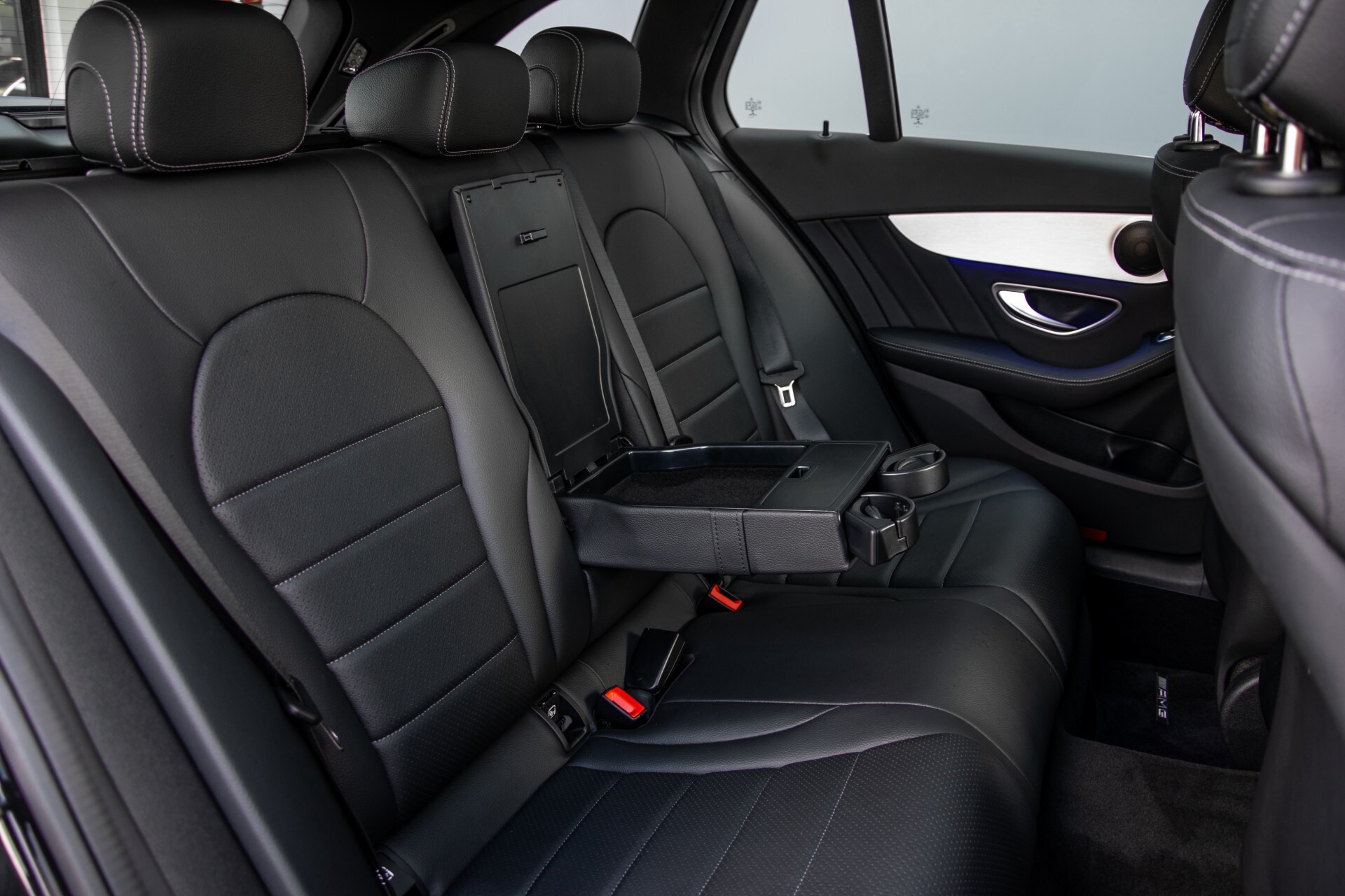 Mercedes-Benz C-Klasse Estate 220 d AMG Panorama/Assistentiepakket/Wegkl-trekhaak/DAB/Ambient/Leer/MULTIBEAM Aut9 Foto 6