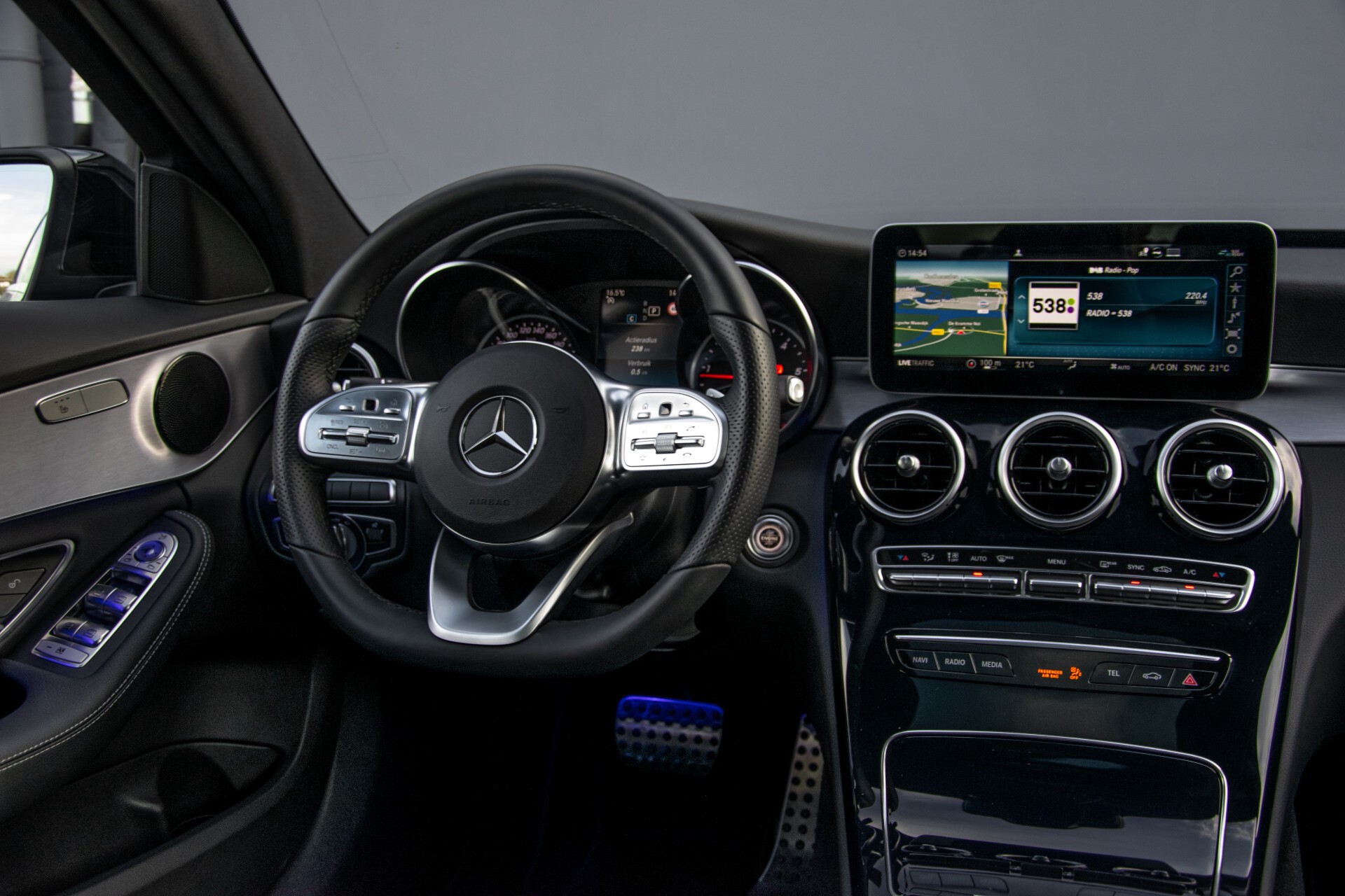 Mercedes-Benz C-Klasse Estate 220 d AMG Panorama/Assistentiepakket/Wegkl-trekhaak/DAB/Ambient/Leer/MULTIBEAM Aut9 Foto 7